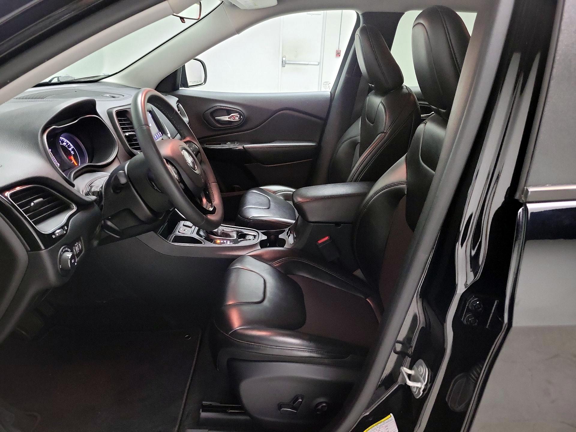 Thumbnail: 2020 Jeep Cherokee - 11