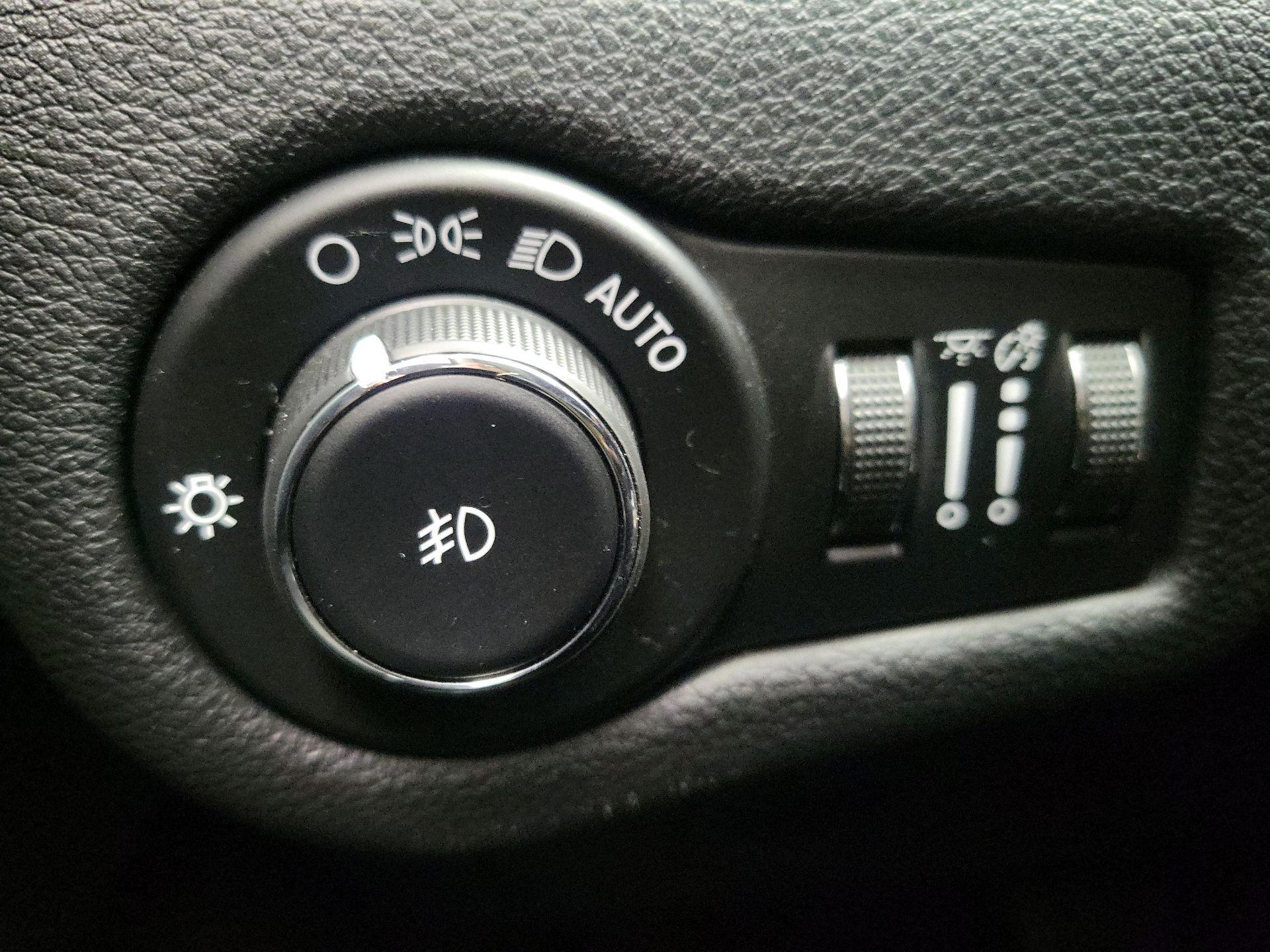 Thumbnail: 2020 Jeep Cherokee - 13