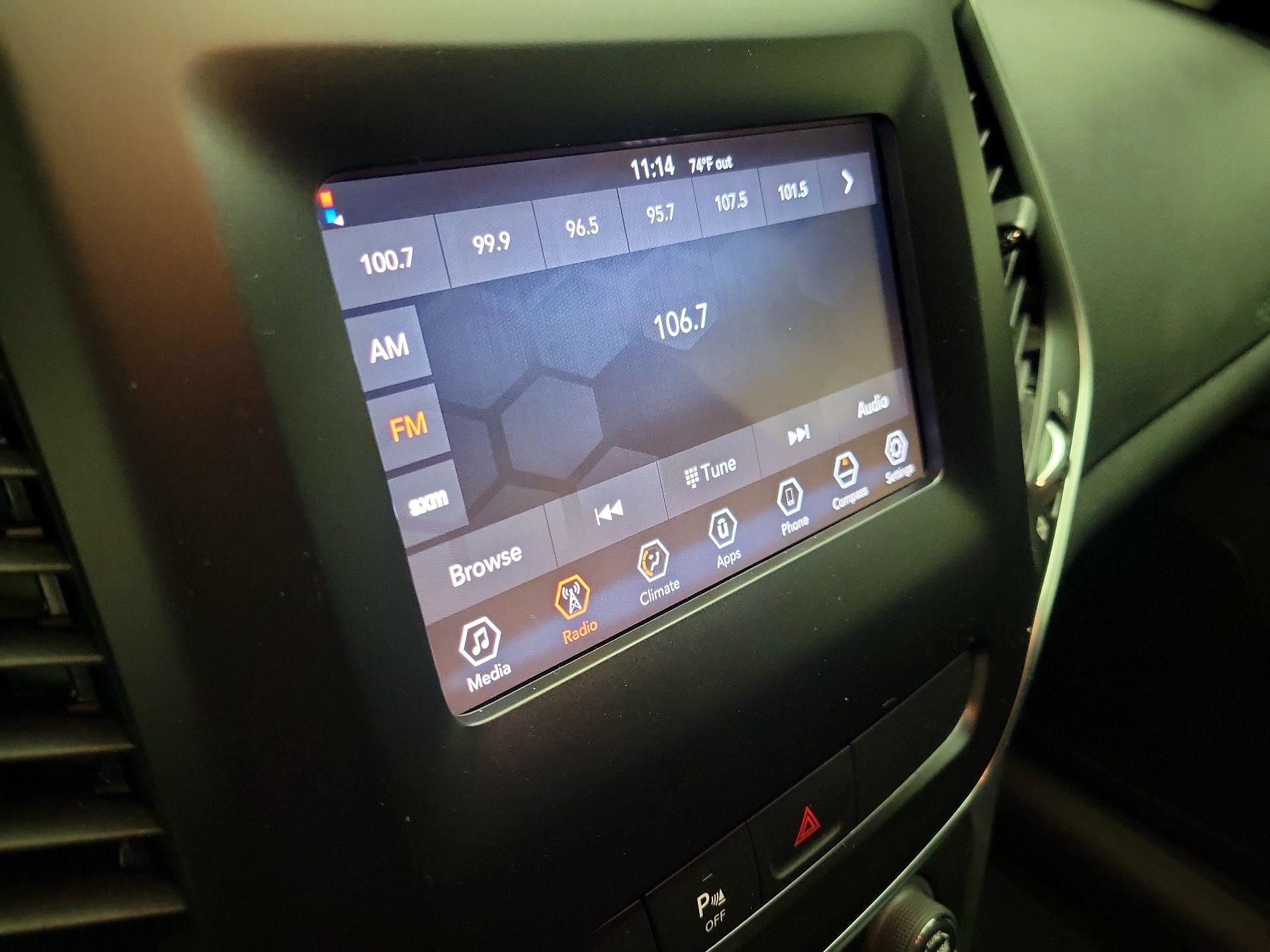 Thumbnail: 2020 Jeep Cherokee - 15