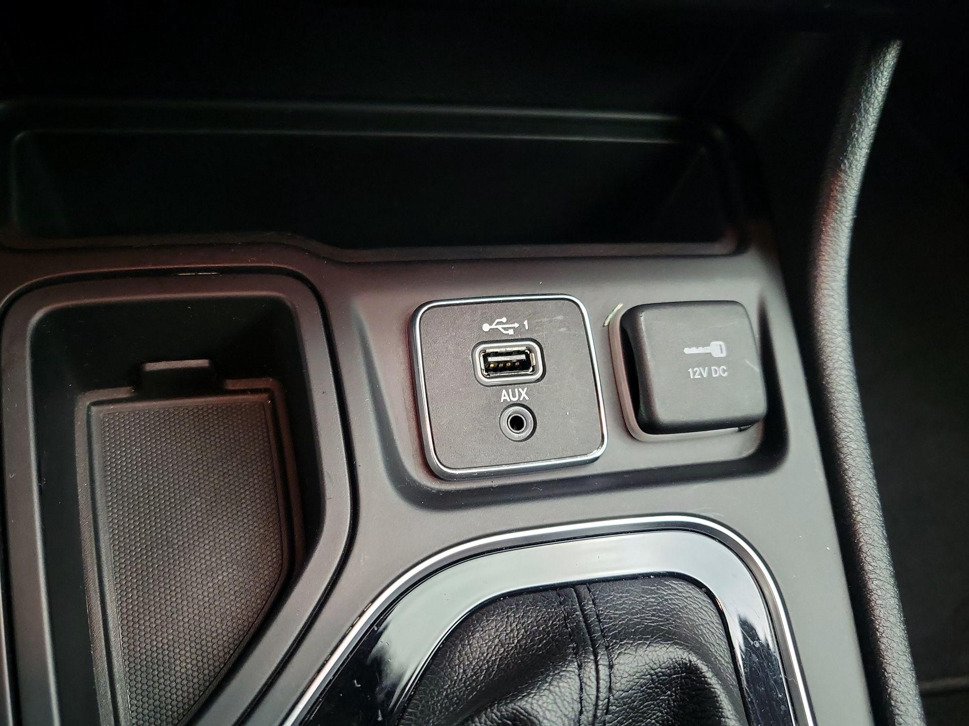 Thumbnail: 2020 Jeep Cherokee - 18