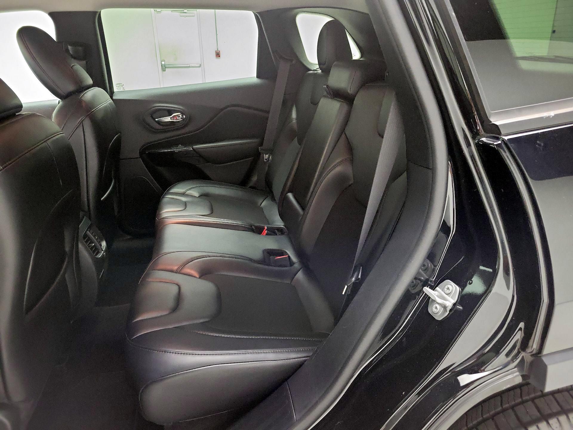 Thumbnail: 2020 Jeep Cherokee - 19