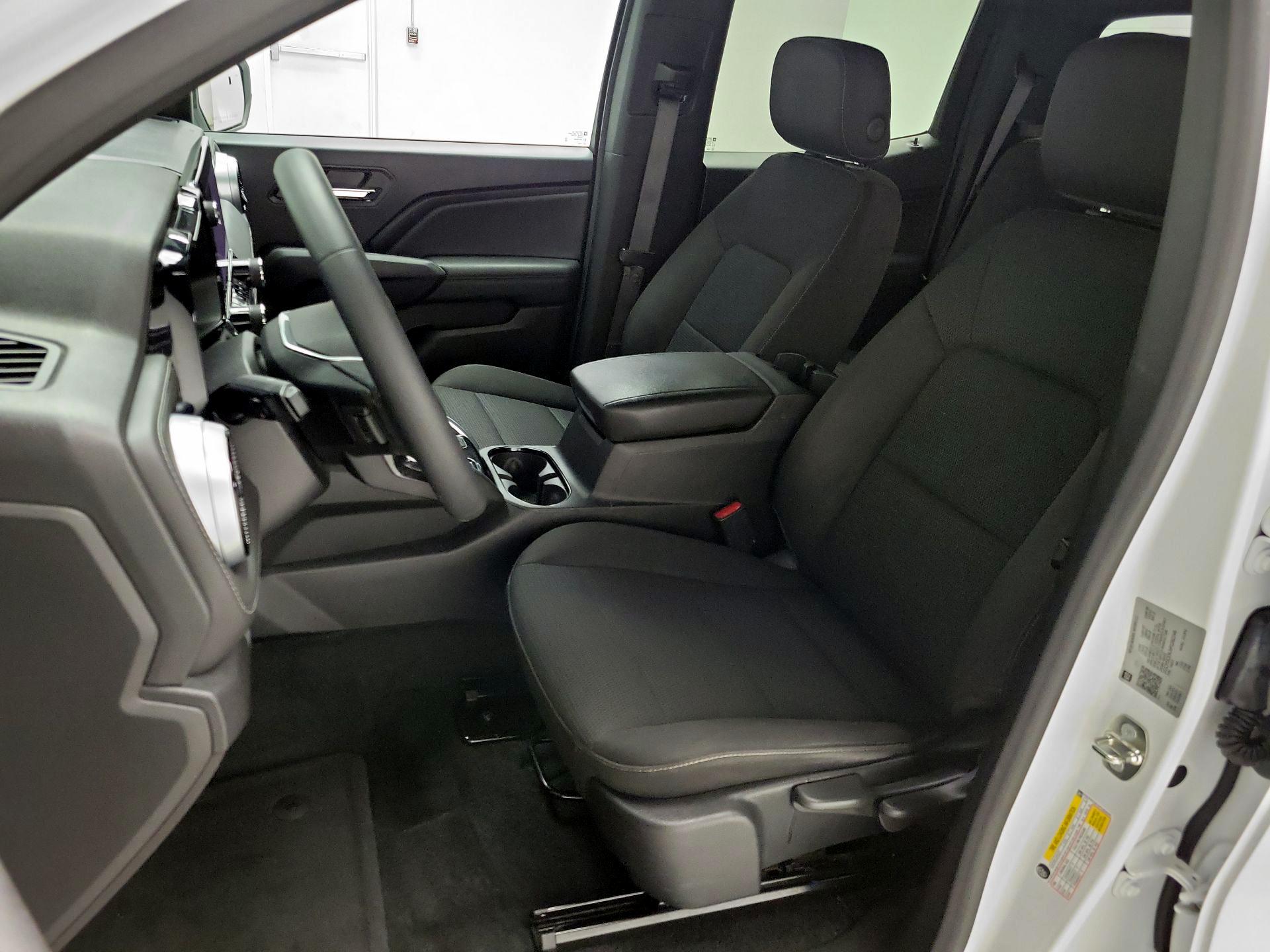 Thumbnail: 2023 Chevrolet Colorado - 11