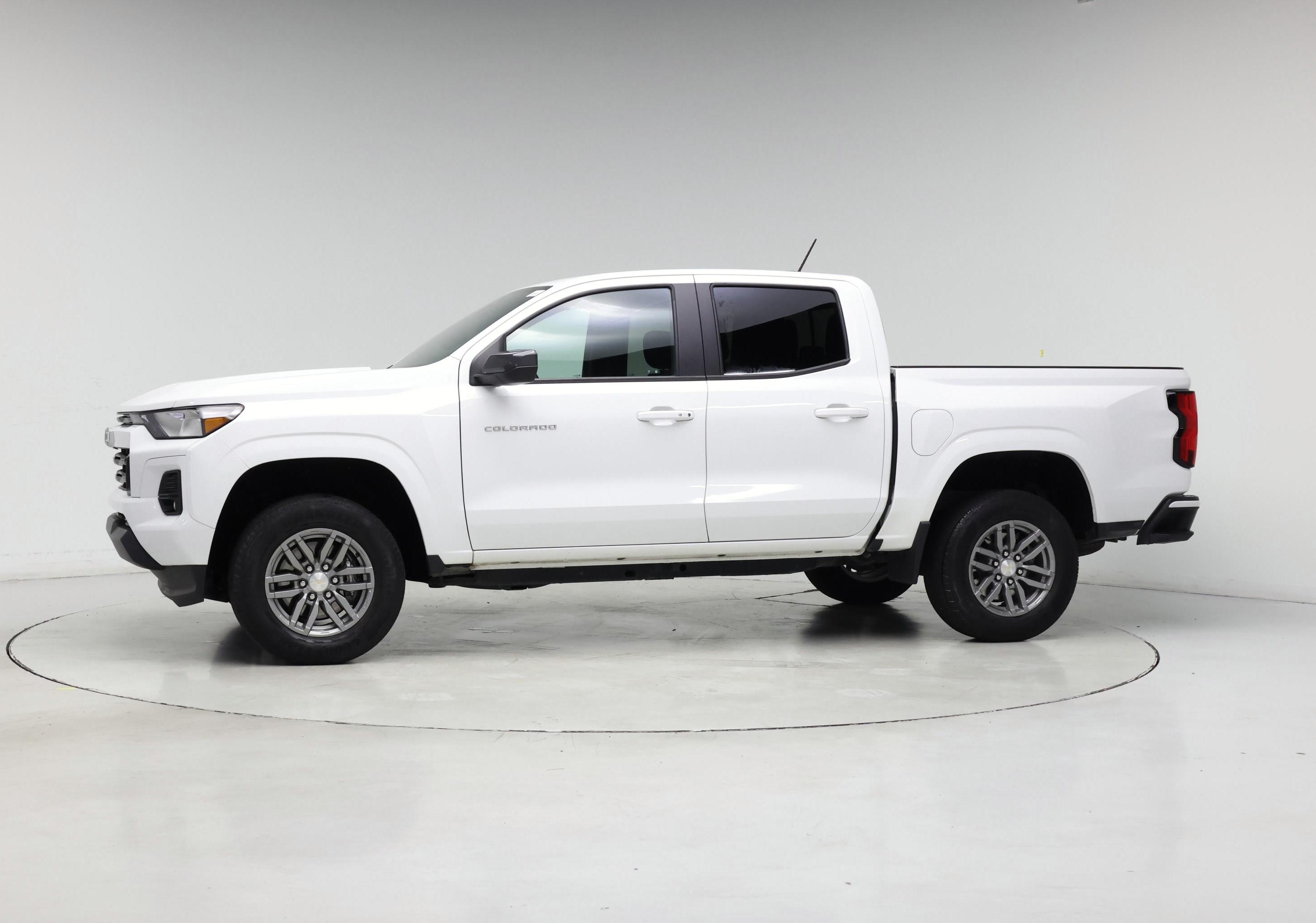 Thumbnail: 2023 Chevrolet Colorado - 3