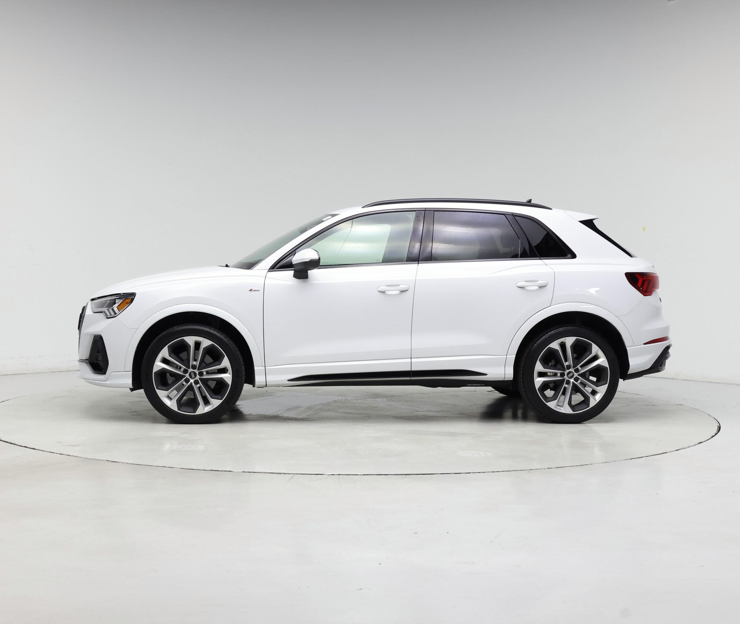 Thumbnail: 2022 Audi Q3 - 3