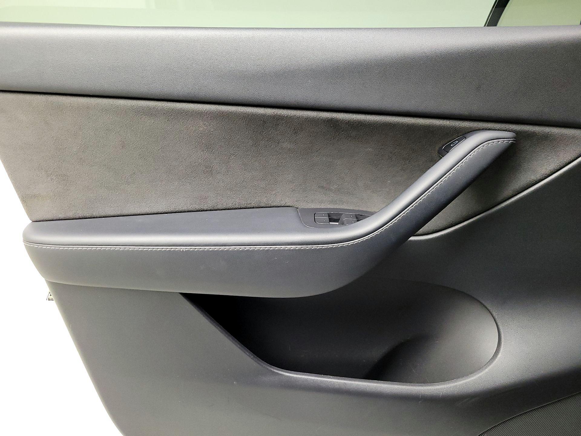 Thumbnail: 2022 Tesla Model Y - 10