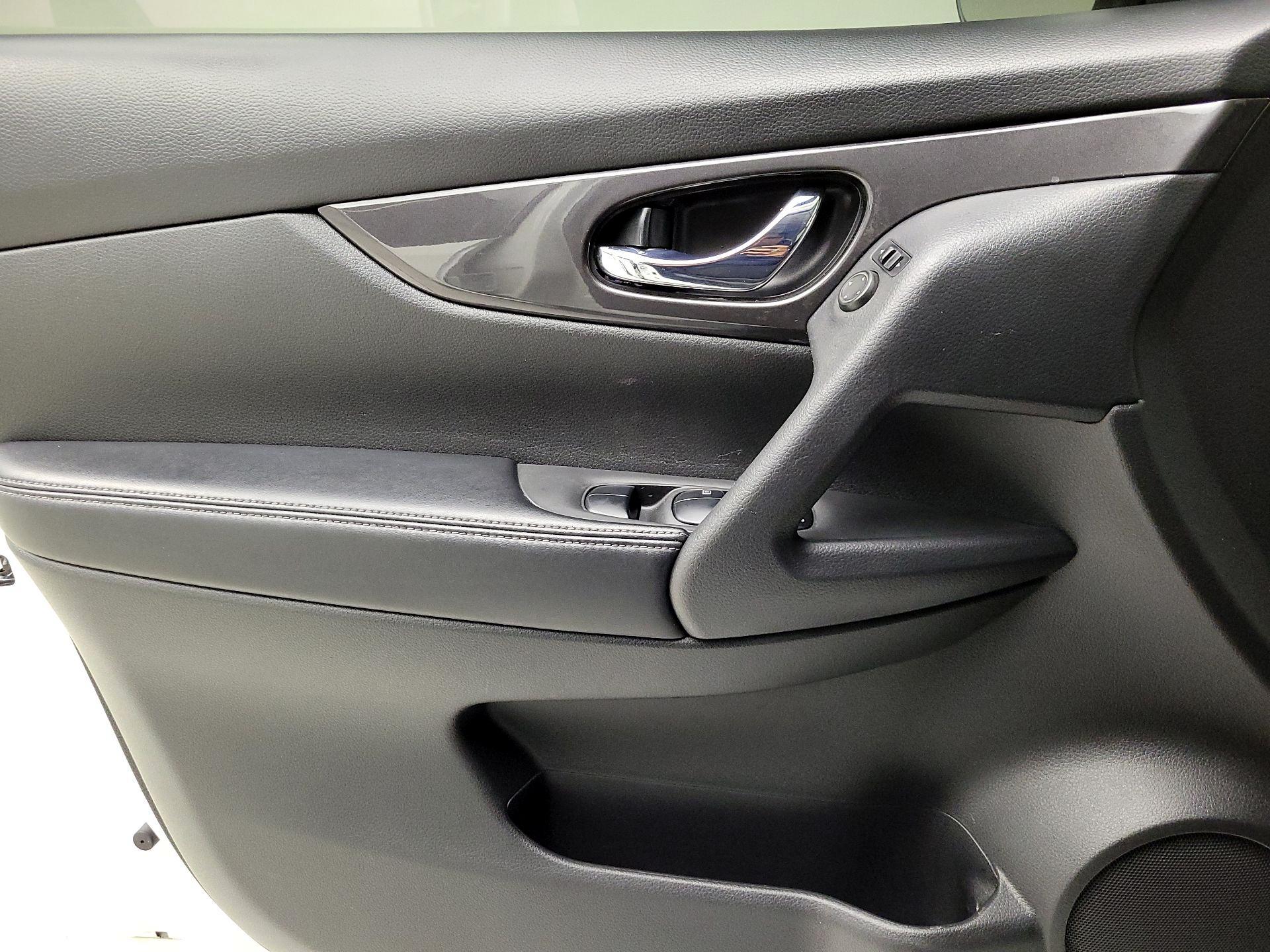 Thumbnail: 2020 Nissan Rogue - 10