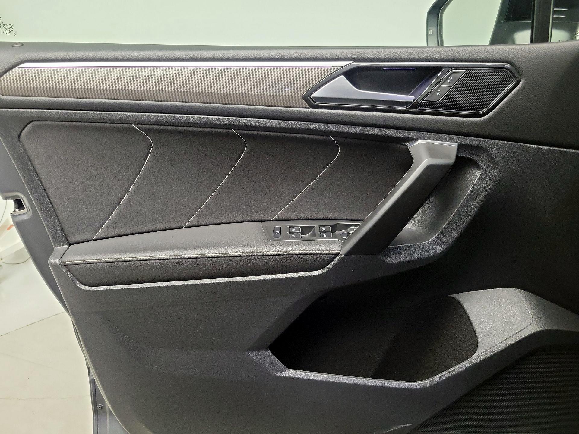 Thumbnail: 2023 Volkswagen Tiguan - 12