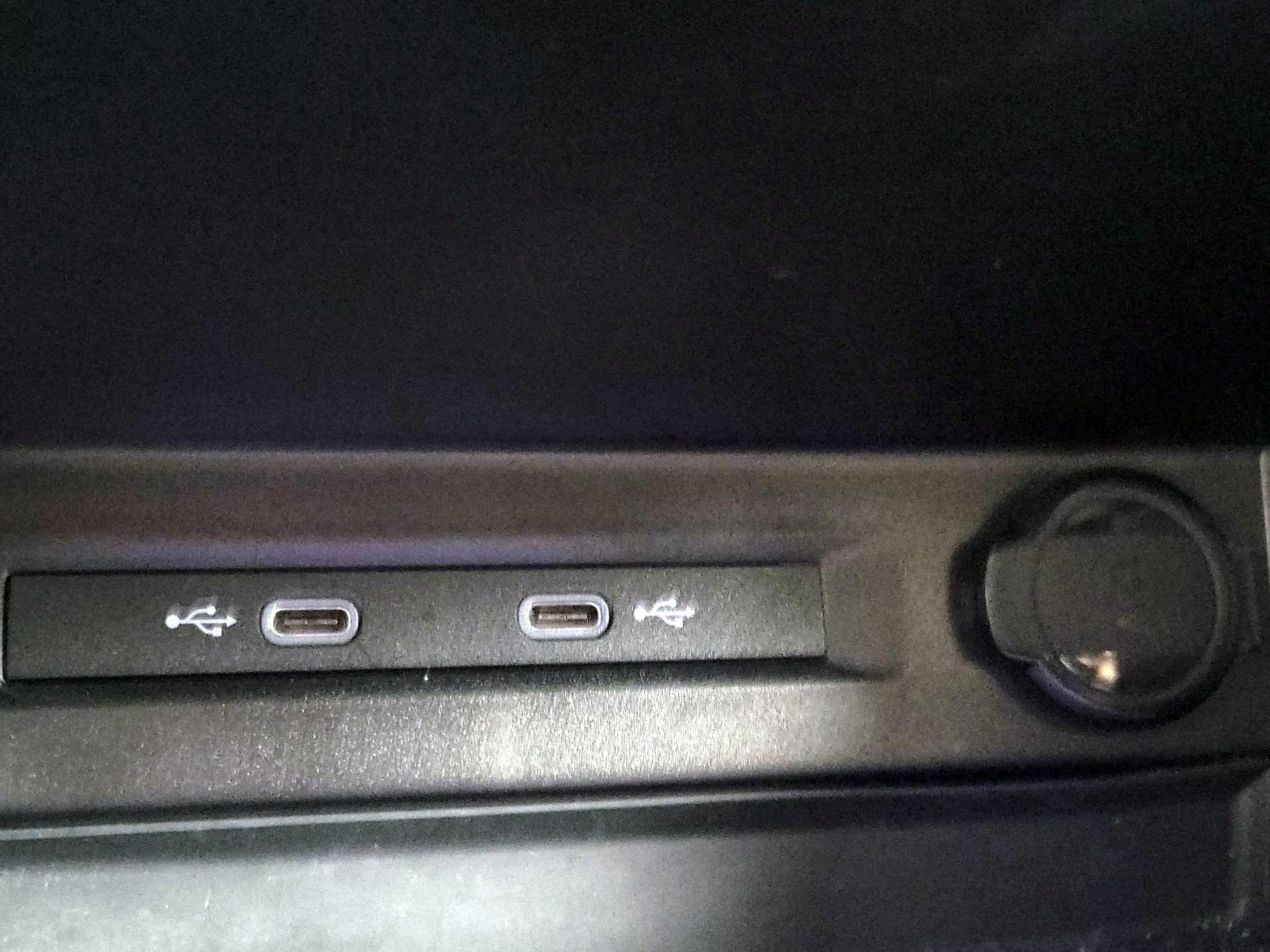 Thumbnail: 2023 Volkswagen Tiguan - 18