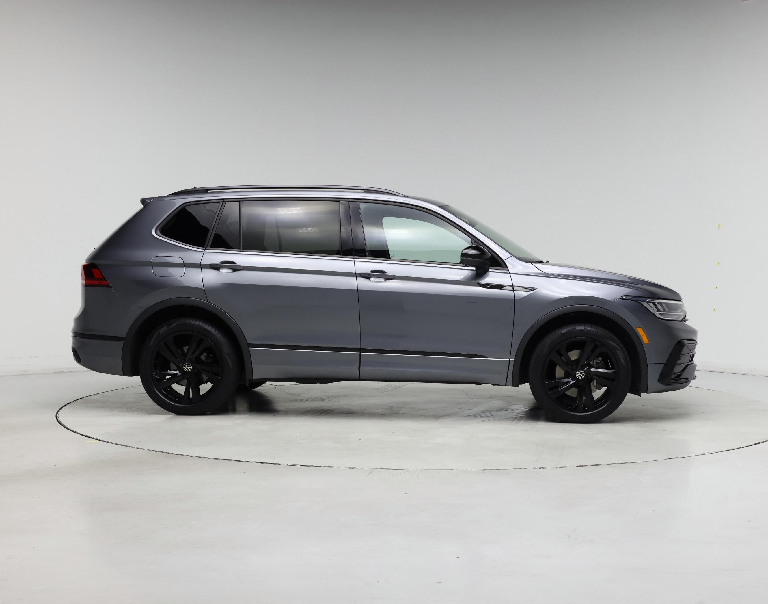 Thumbnail: 2023 Volkswagen Tiguan - 7