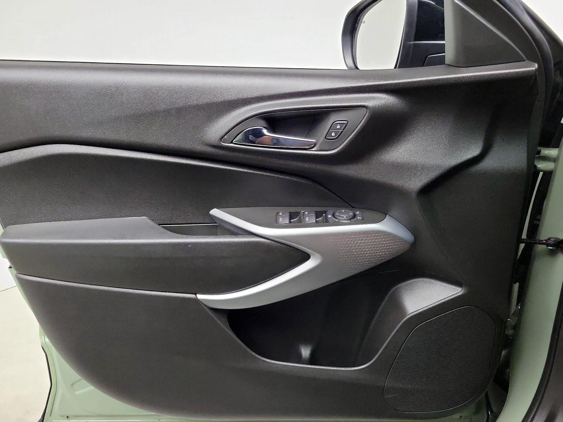 Thumbnail: 2024 Chevrolet Trax - 12