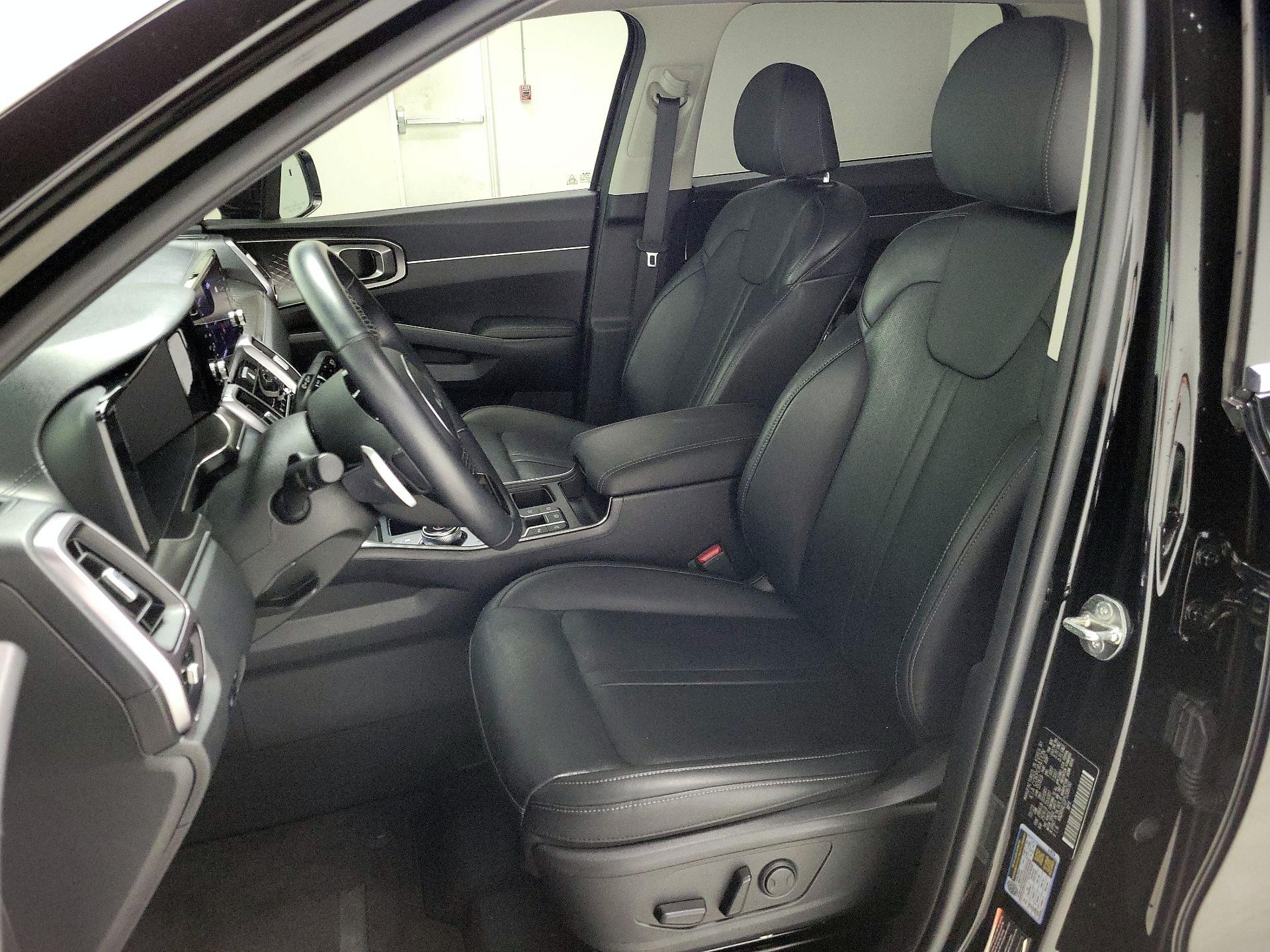 Thumbnail: 2023 Kia Sorento - 11