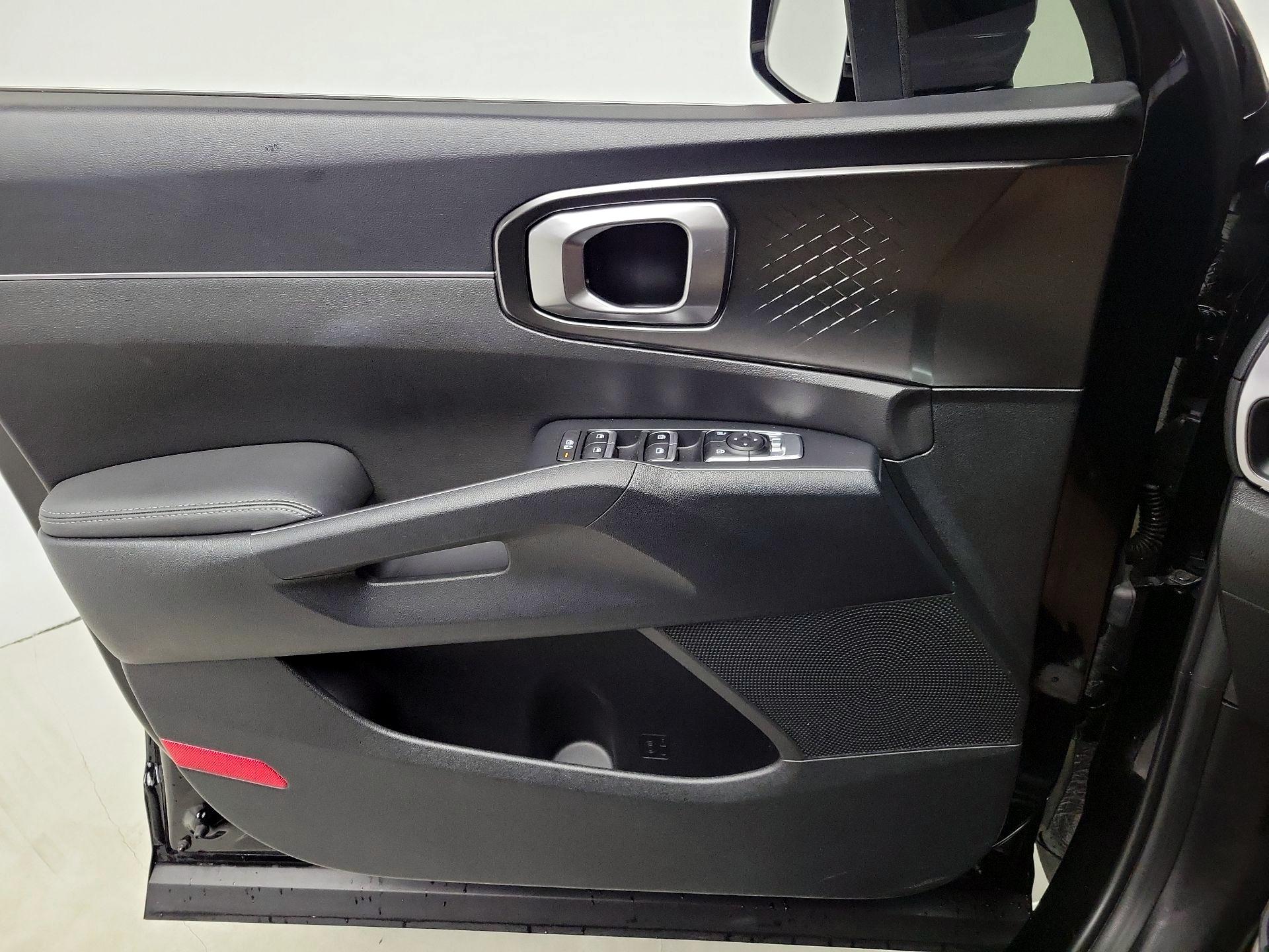 Thumbnail: 2023 Kia Sorento - 12