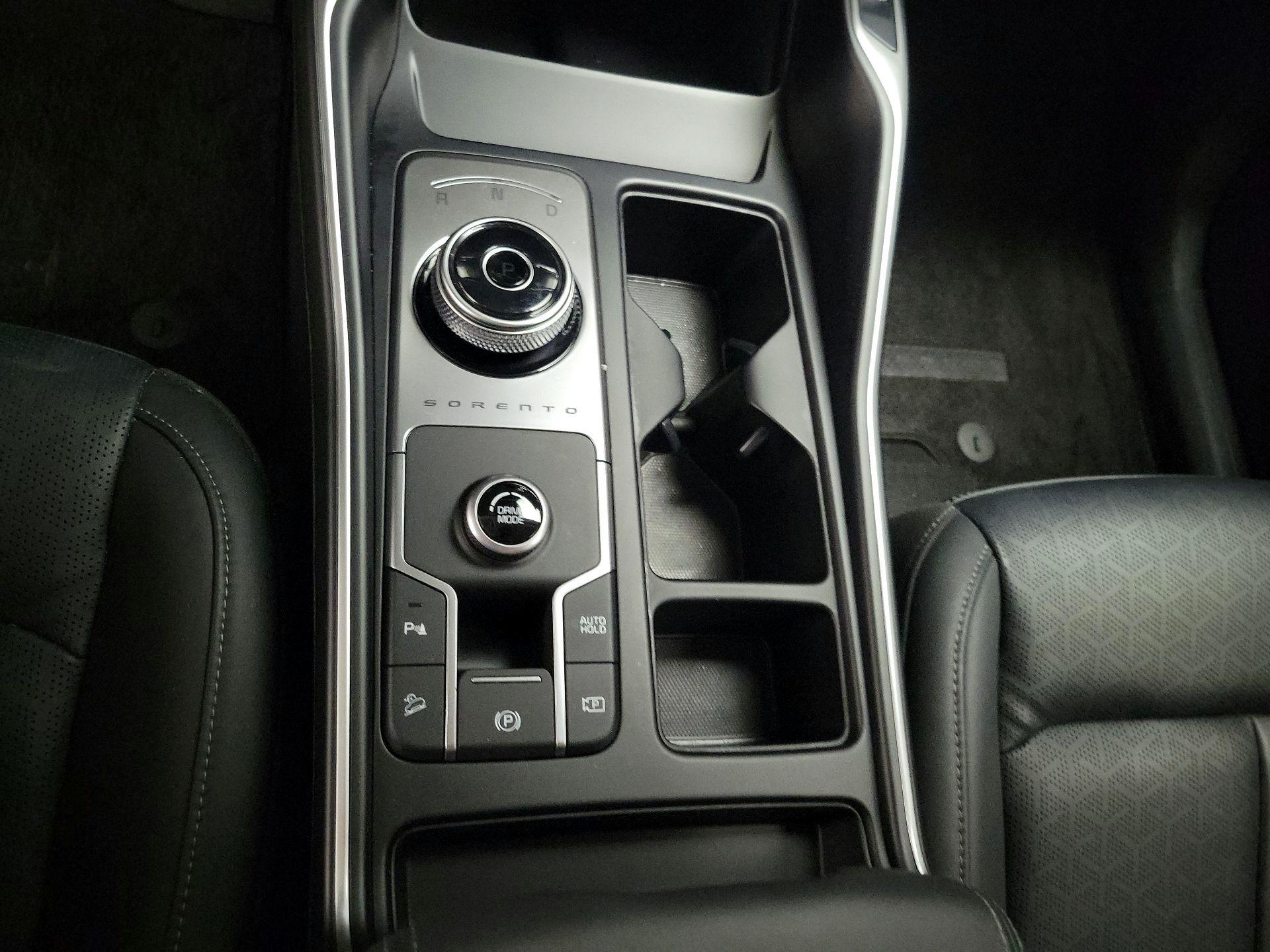 Thumbnail: 2023 Kia Sorento - 18