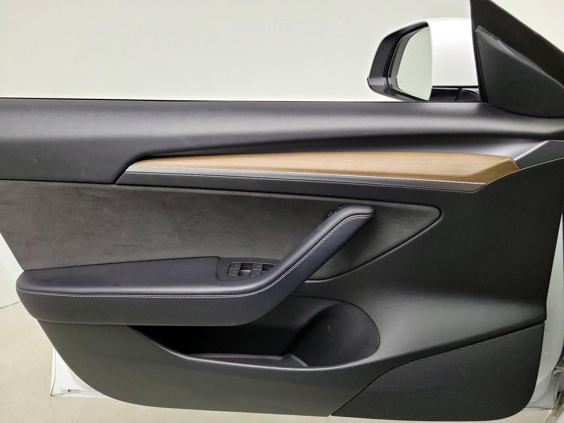 Thumbnail: 2021 Tesla Model 3 - 12