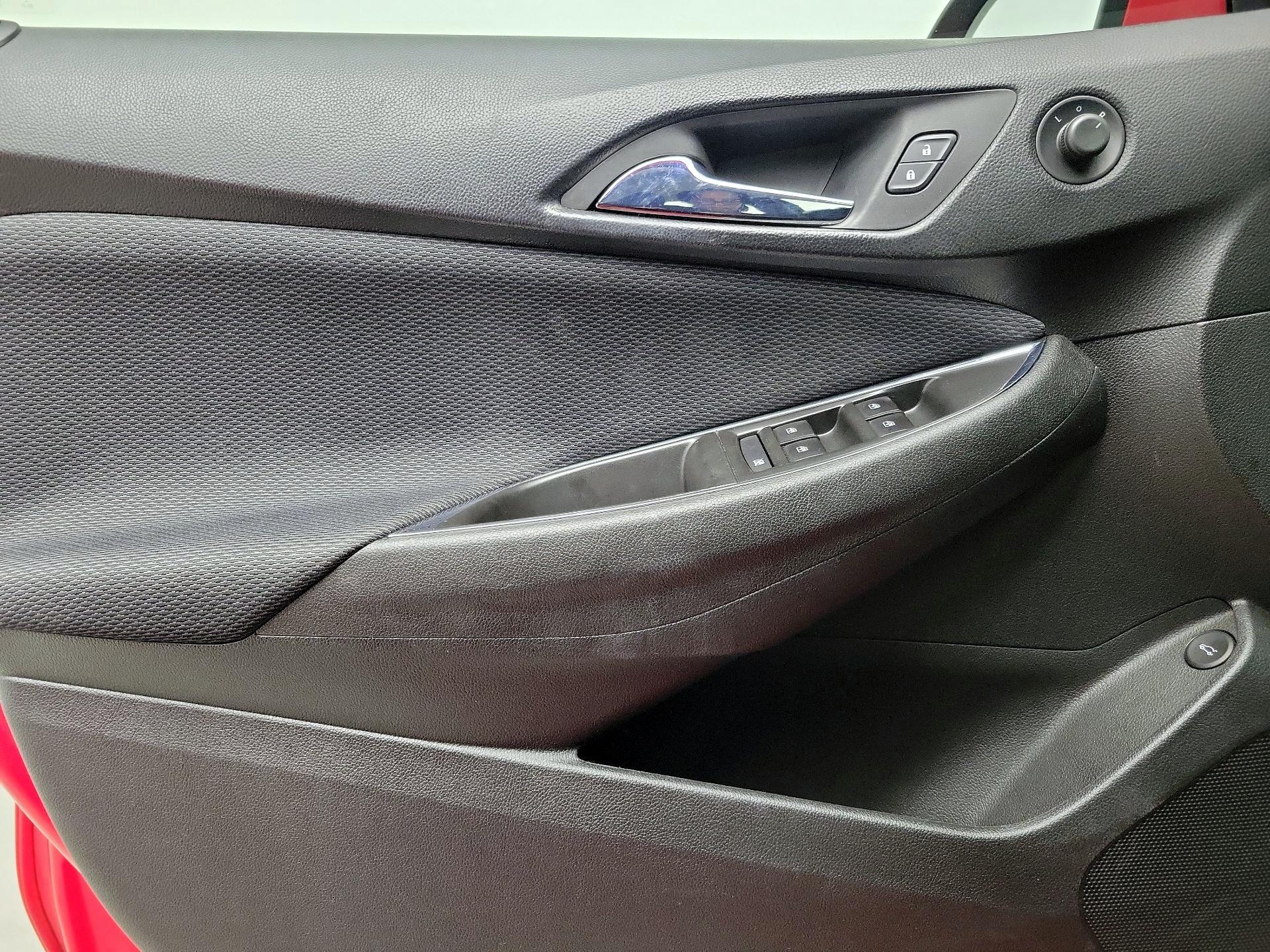 Thumbnail: 2017 Chevrolet Cruze - 12