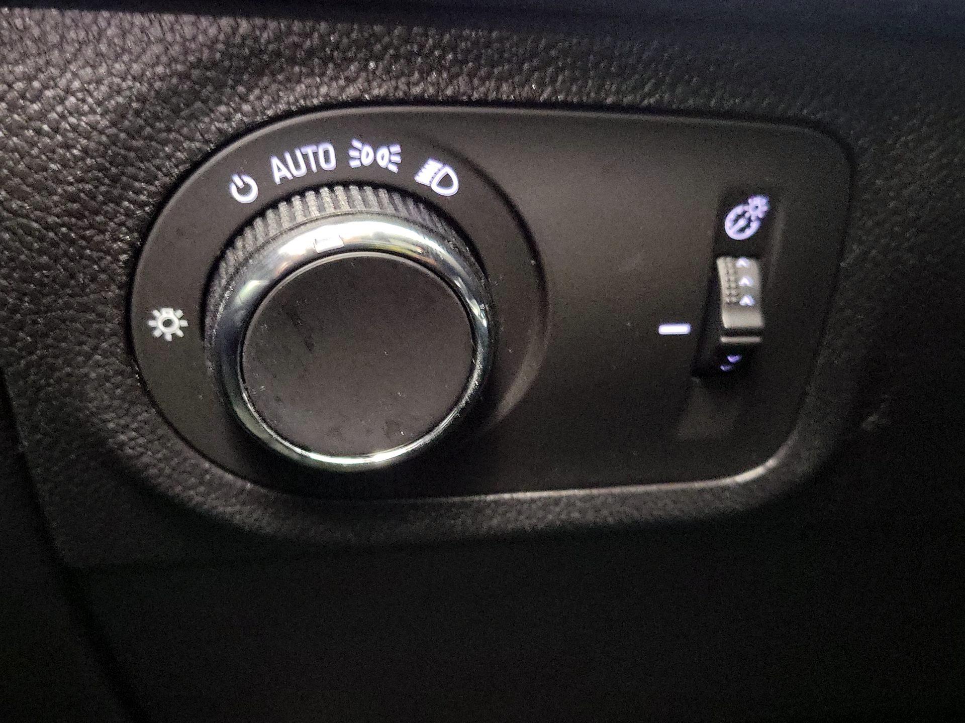 Thumbnail: 2017 Chevrolet Cruze - 13