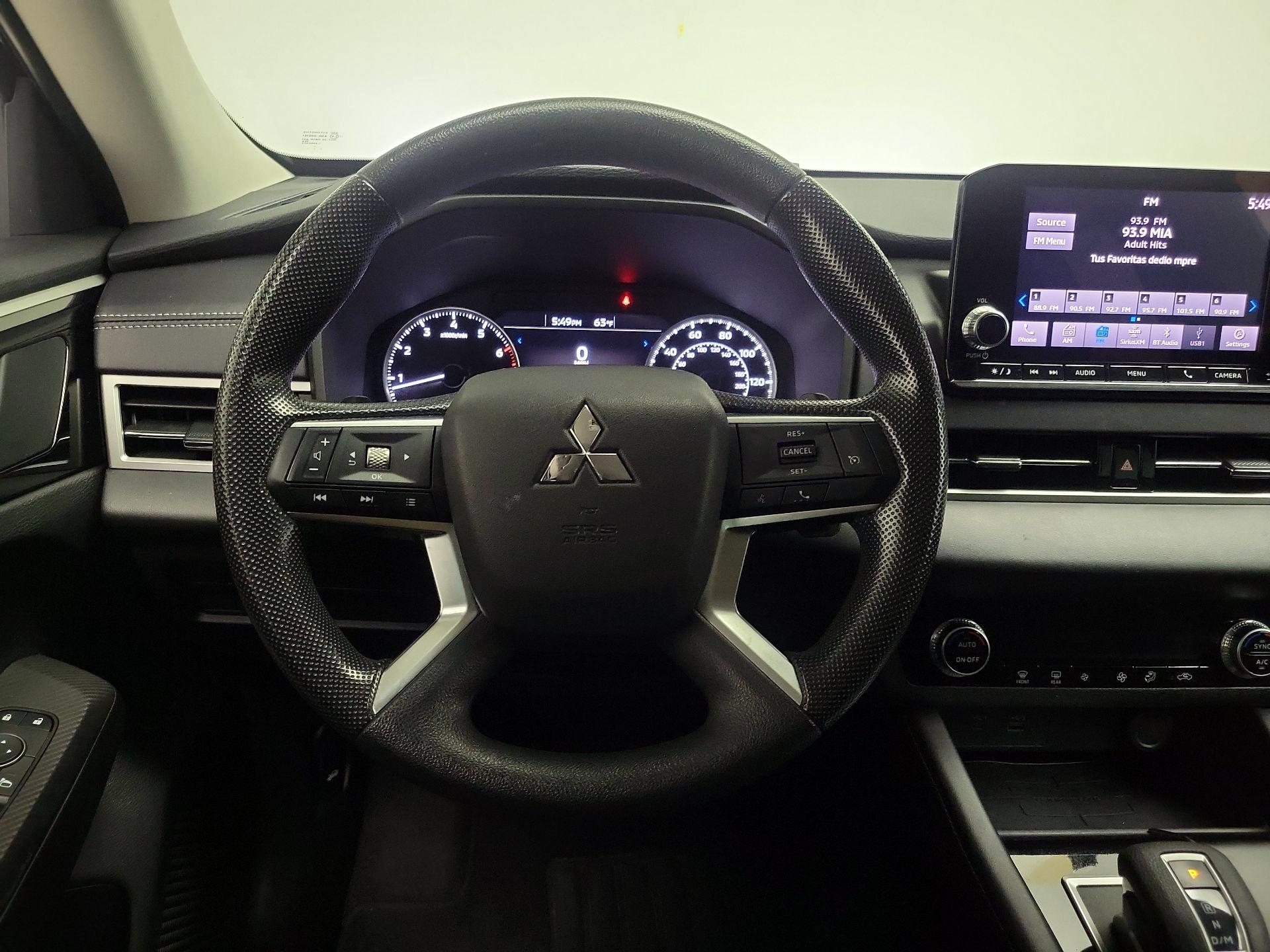 Thumbnail: 2023 Mitsubishi Outlander - 10