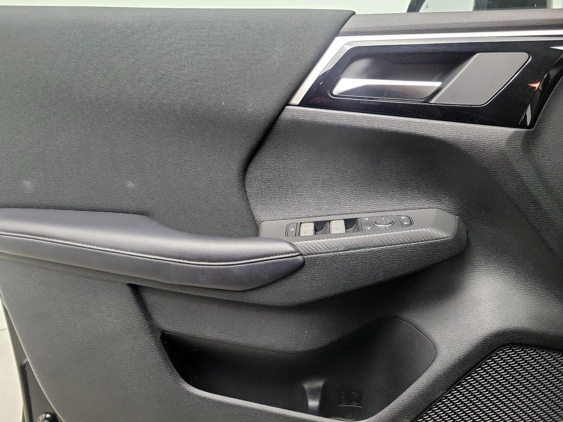 Thumbnail: 2023 Mitsubishi Outlander - 12