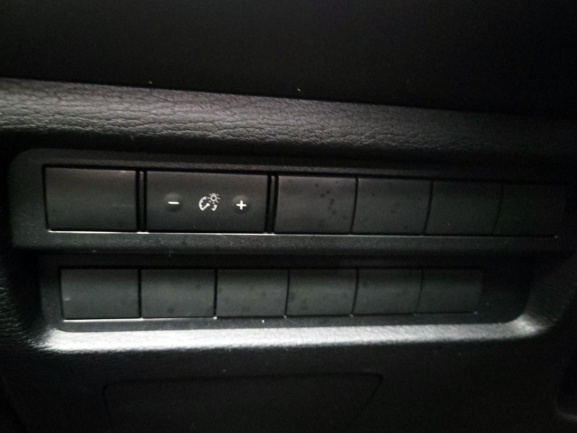 Thumbnail: 2023 Mitsubishi Outlander - 13