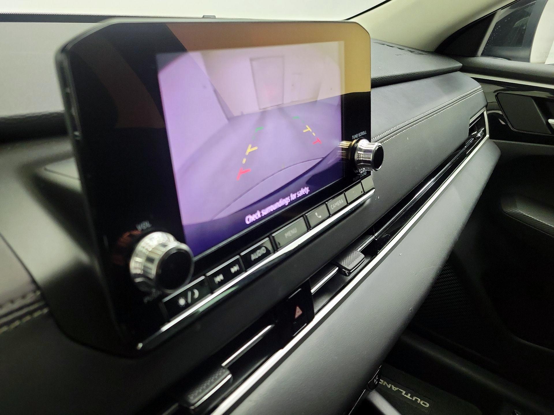 Thumbnail: 2023 Mitsubishi Outlander - 14