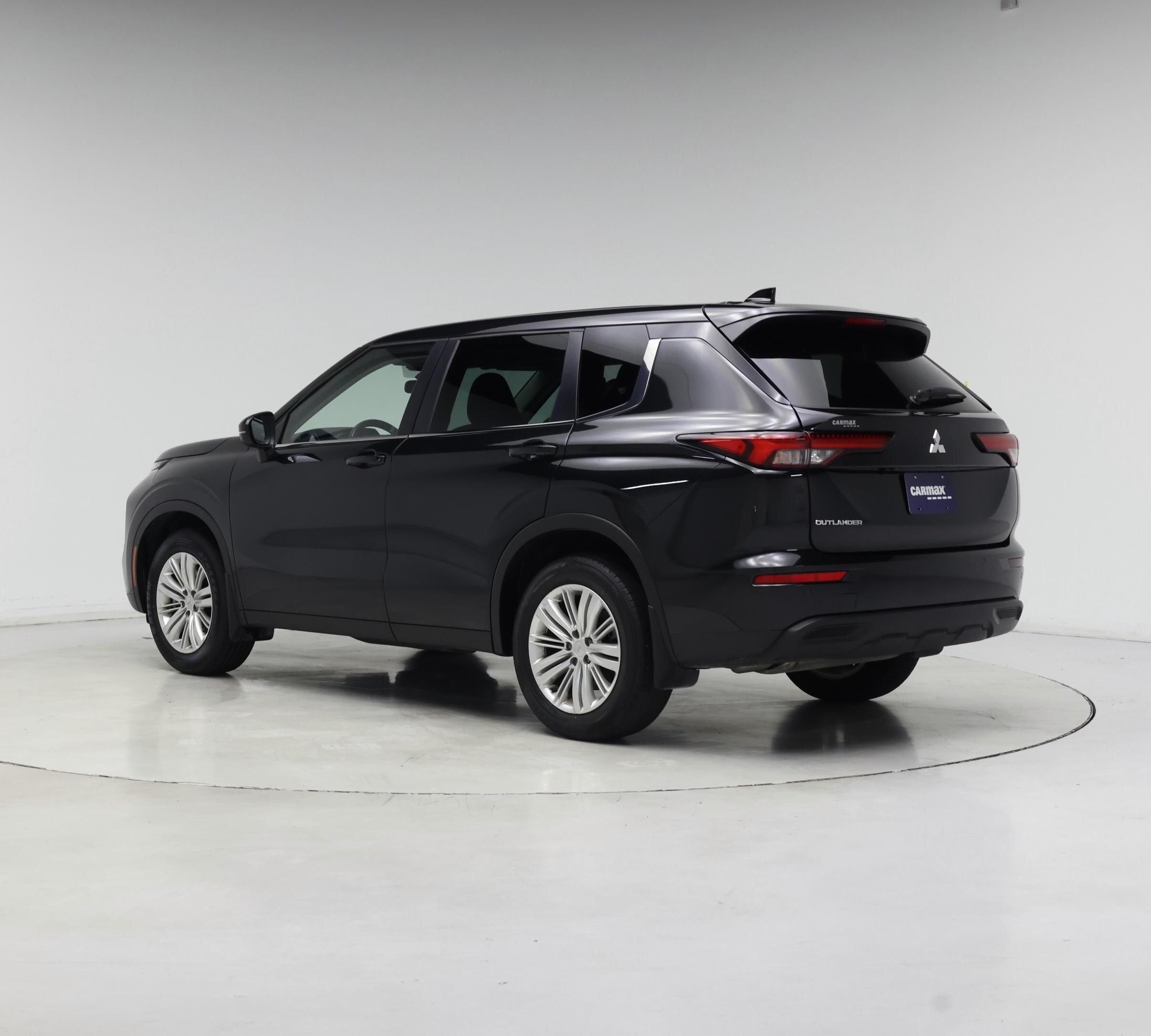 Thumbnail: 2023 Mitsubishi Outlander - 2