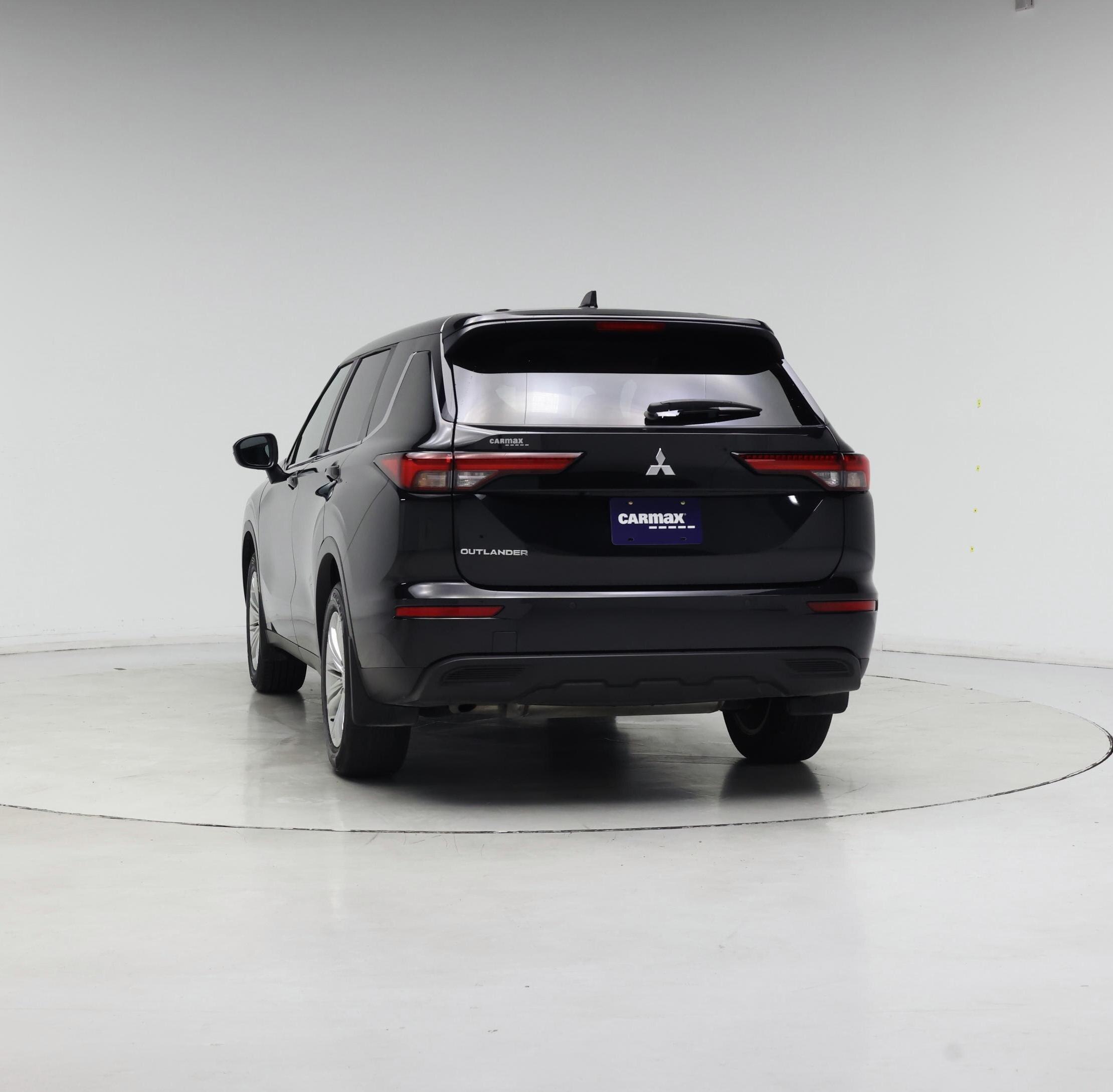 Thumbnail: 2023 Mitsubishi Outlander - 6