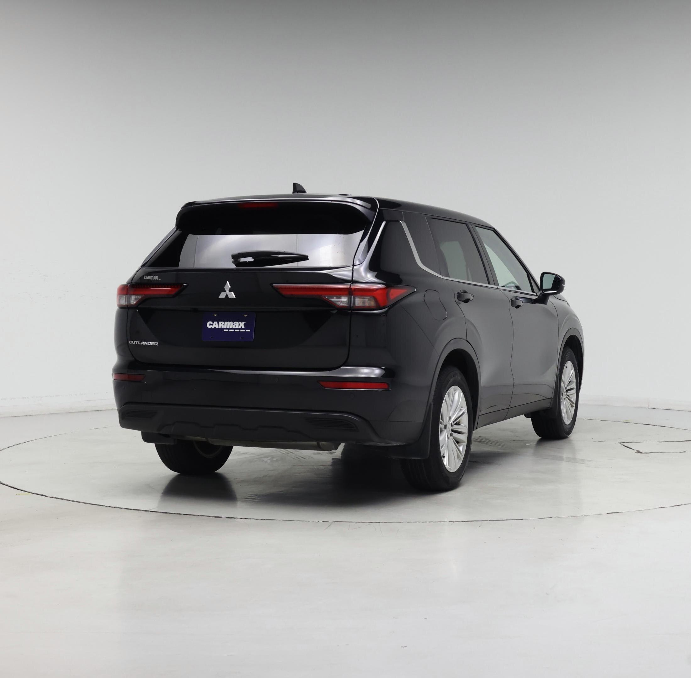 Thumbnail: 2023 Mitsubishi Outlander - 8