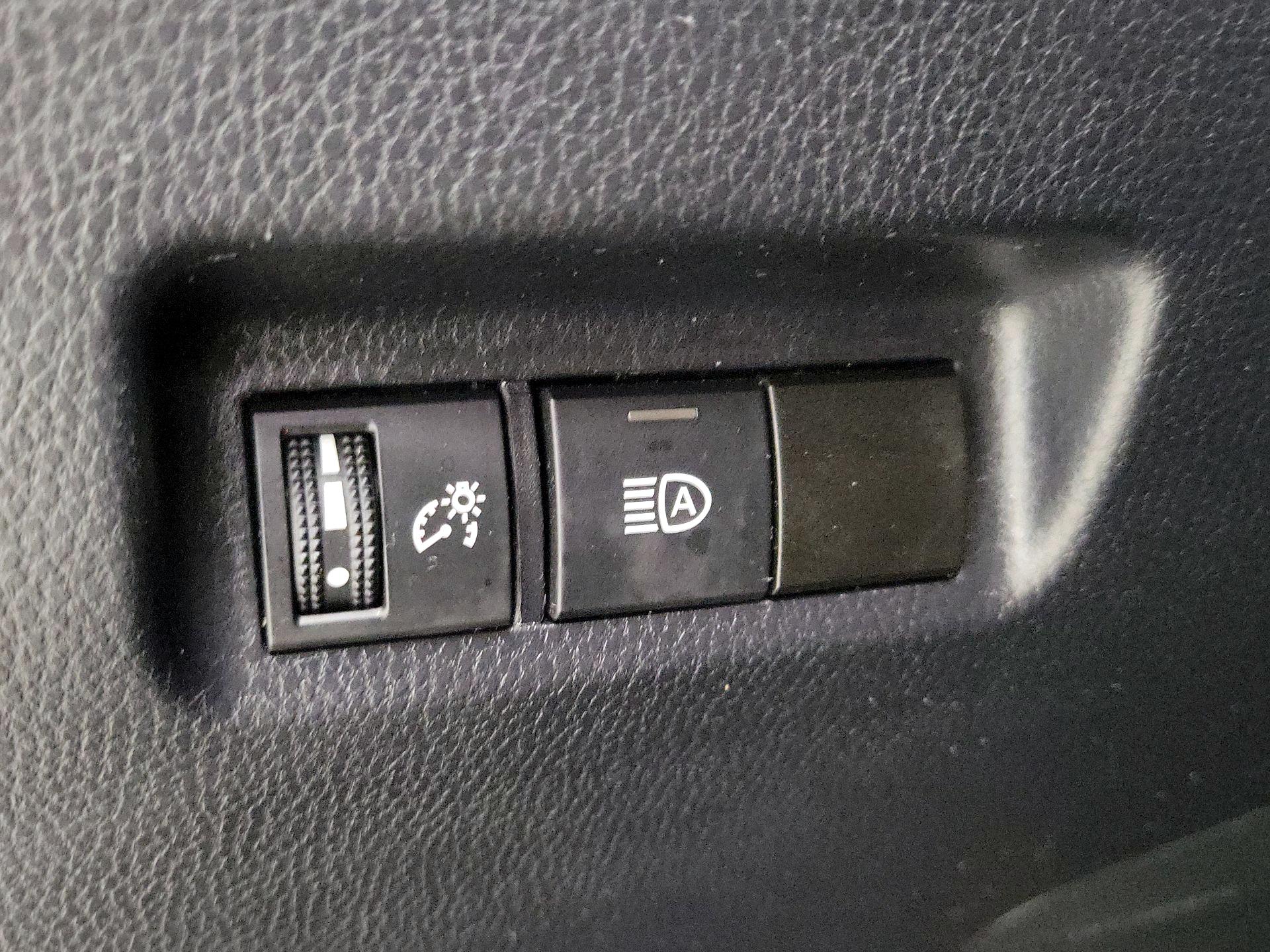 Thumbnail: 2019 Toyota RAV4 - 13