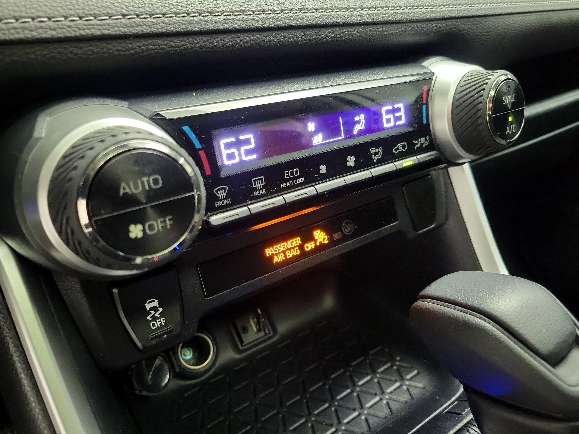 Thumbnail: 2019 Toyota RAV4 - 16