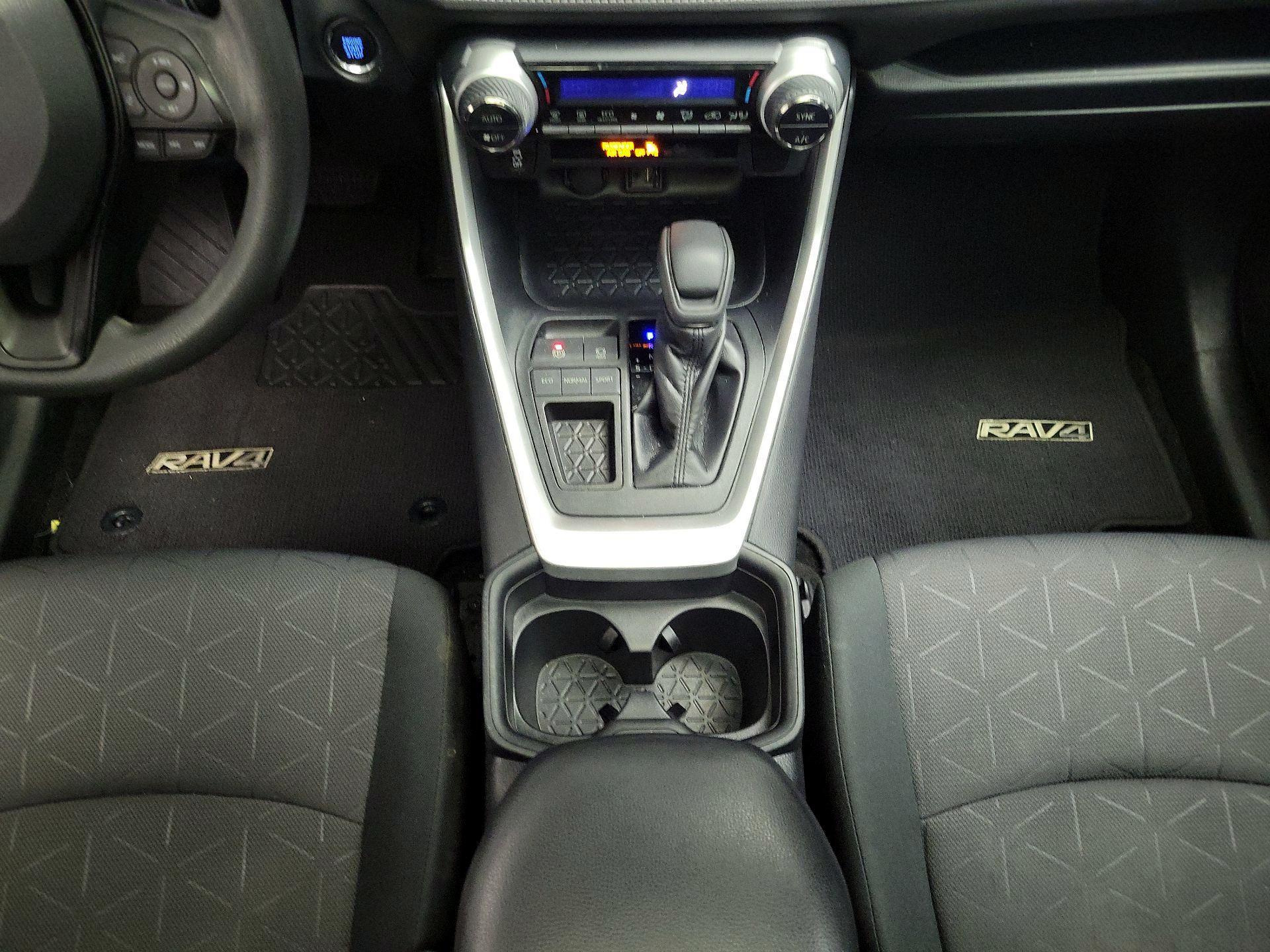 Thumbnail: 2019 Toyota RAV4 - 17