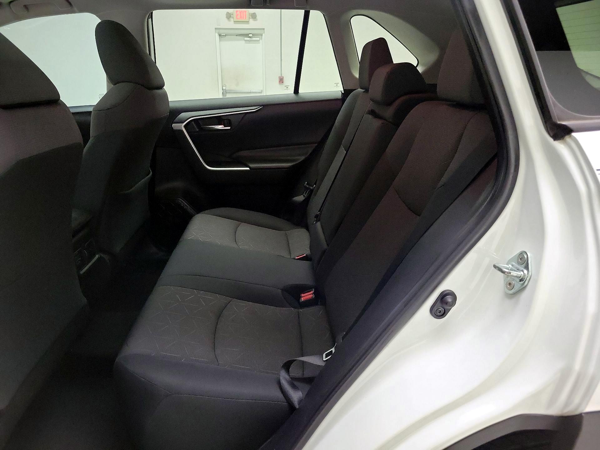 Thumbnail: 2019 Toyota RAV4 - 20