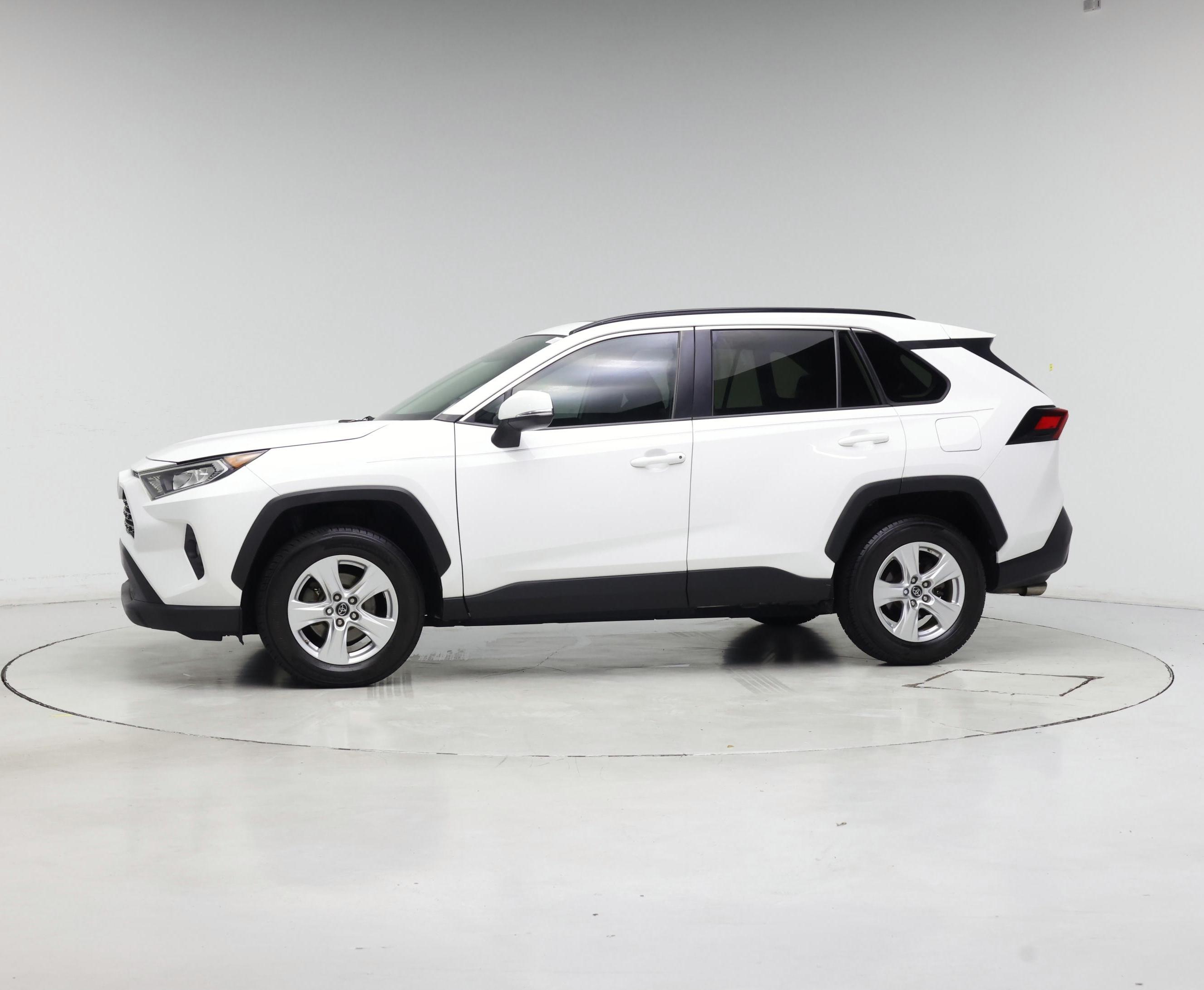 Thumbnail: 2019 Toyota RAV4 - 3
