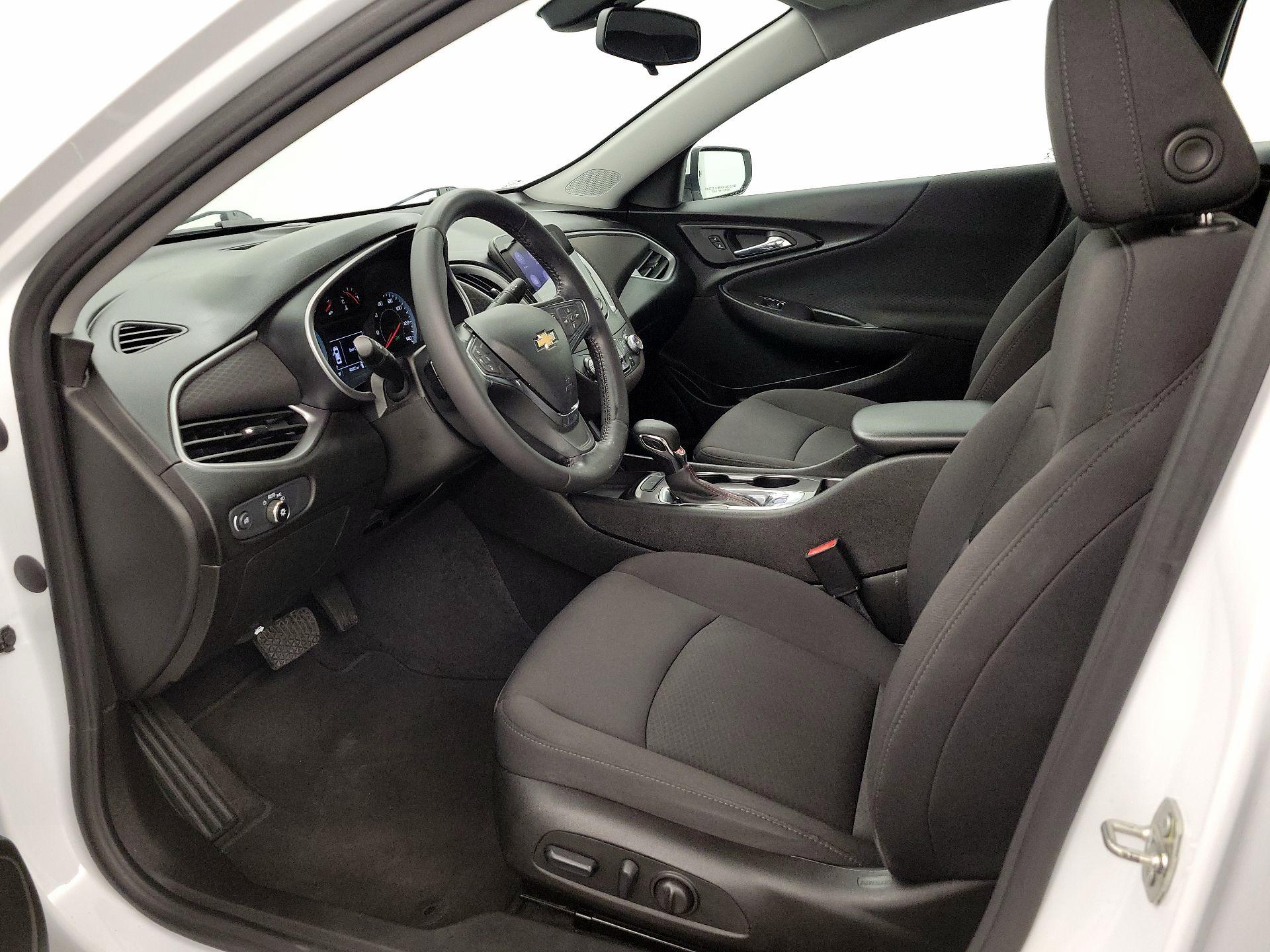 Thumbnail: 2022 Chevrolet Malibu - 11