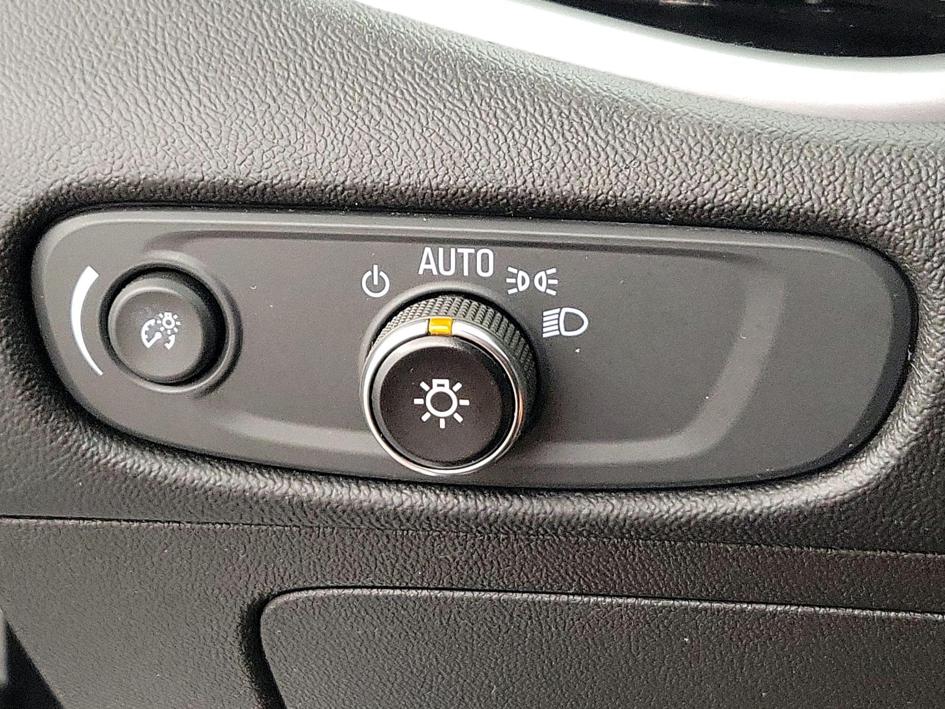 Thumbnail: 2022 Chevrolet Malibu - 13