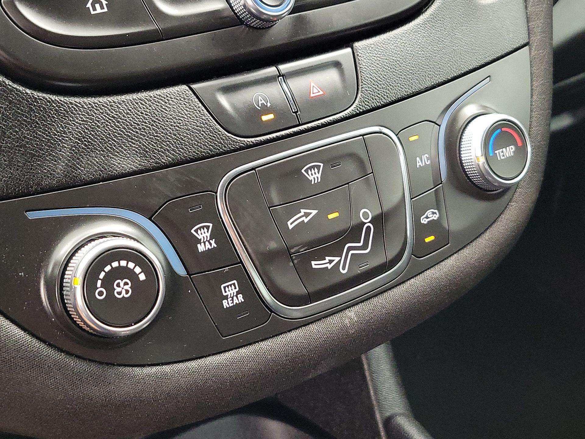 Thumbnail: 2022 Chevrolet Malibu - 16