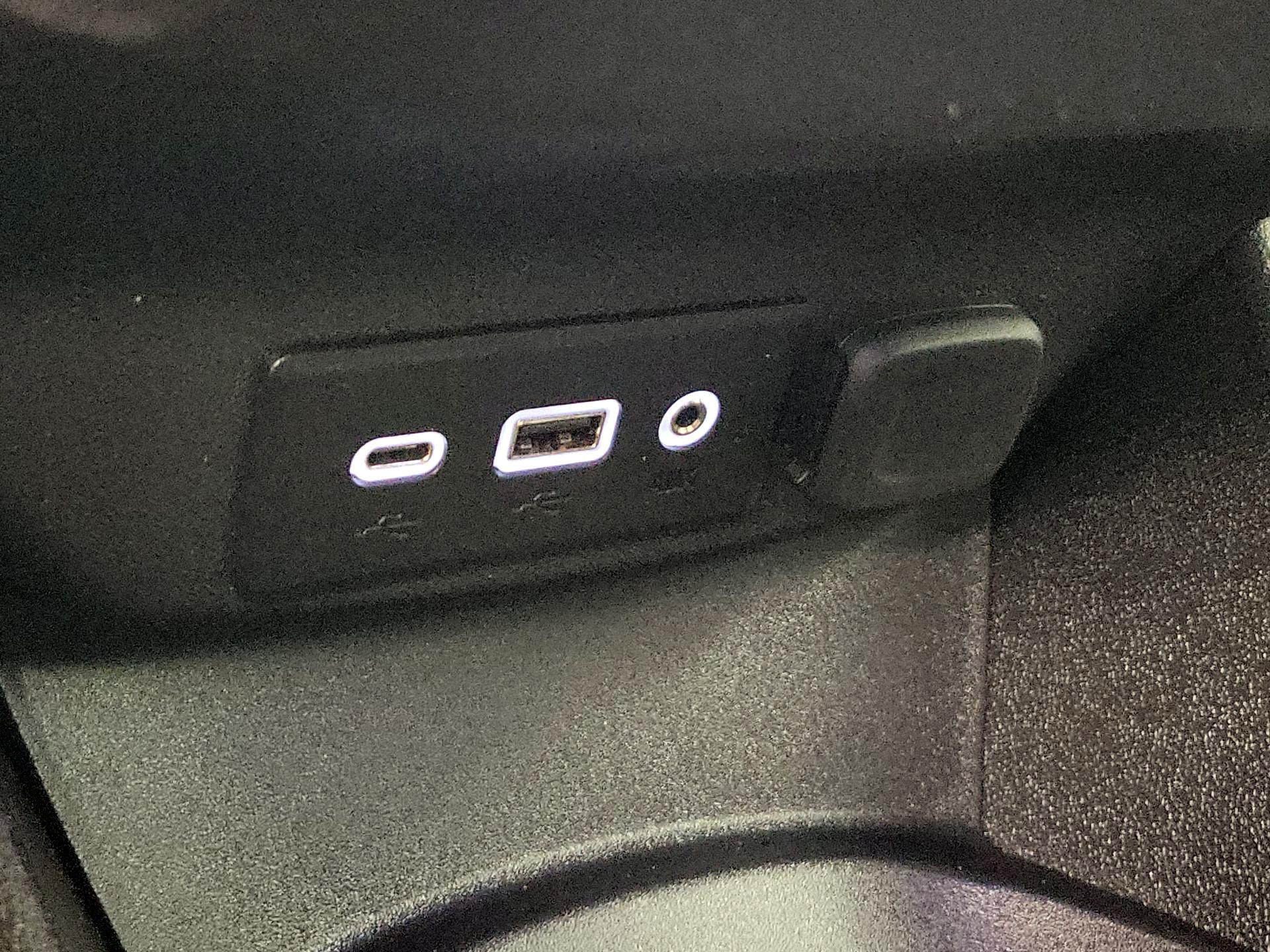 Thumbnail: 2022 Chevrolet Malibu - 18