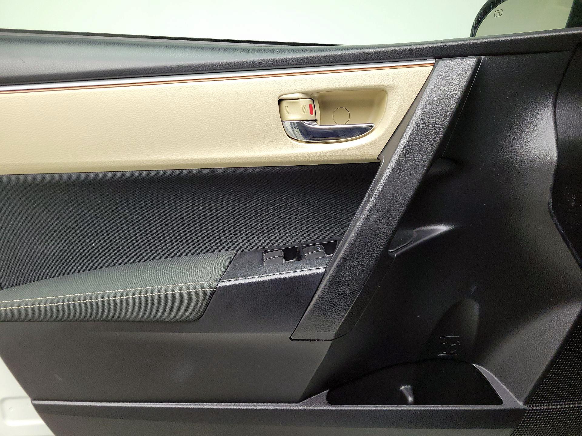 Thumbnail: 2016 Toyota Corolla - 10