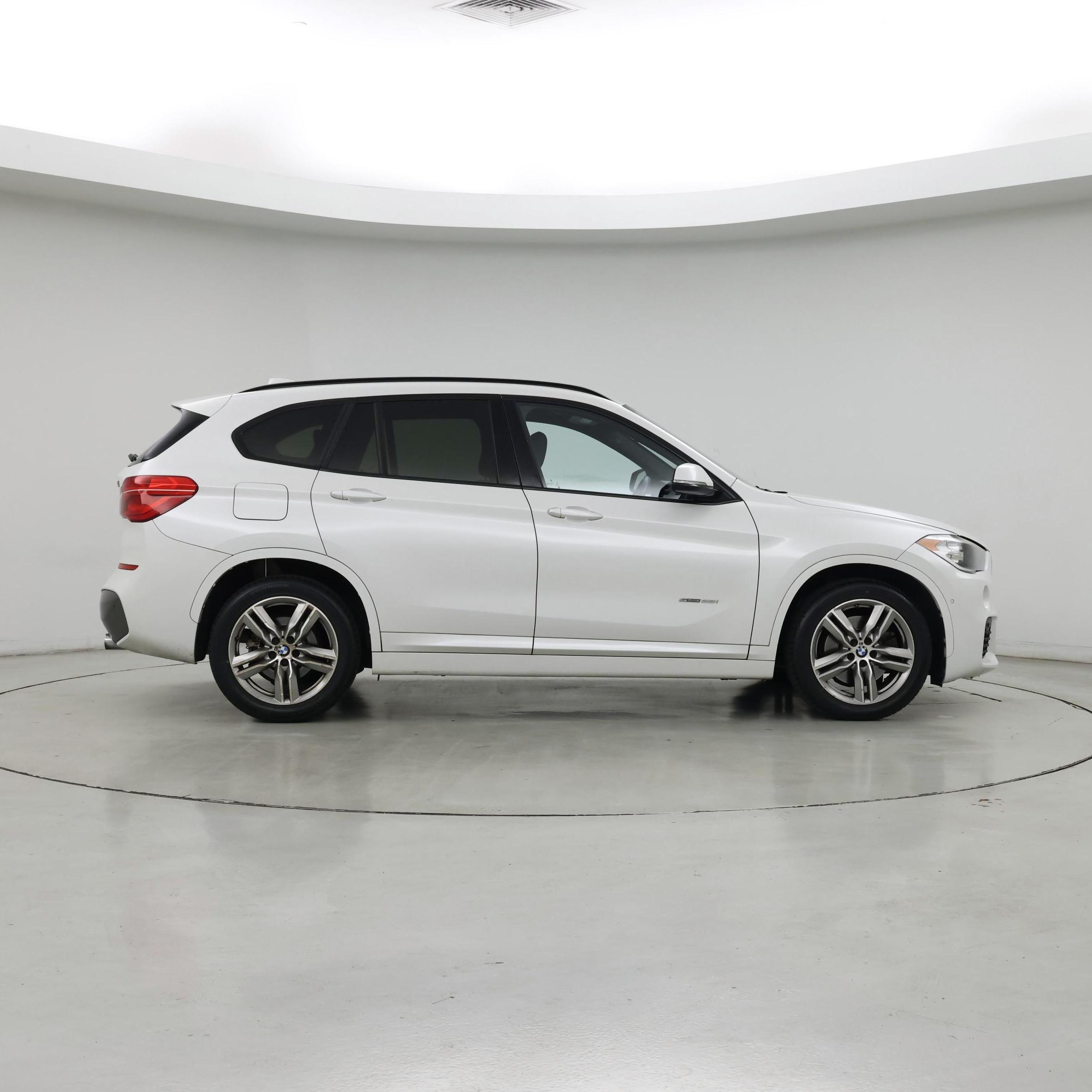 Thumbnail: 2017 BMW X1 - 7