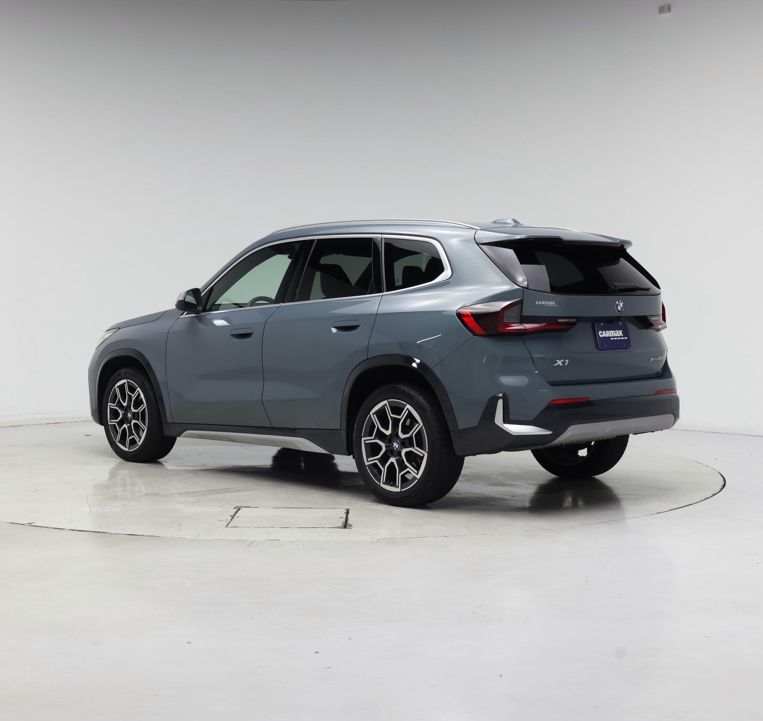 Thumbnail: 2023 BMW X1 - 2