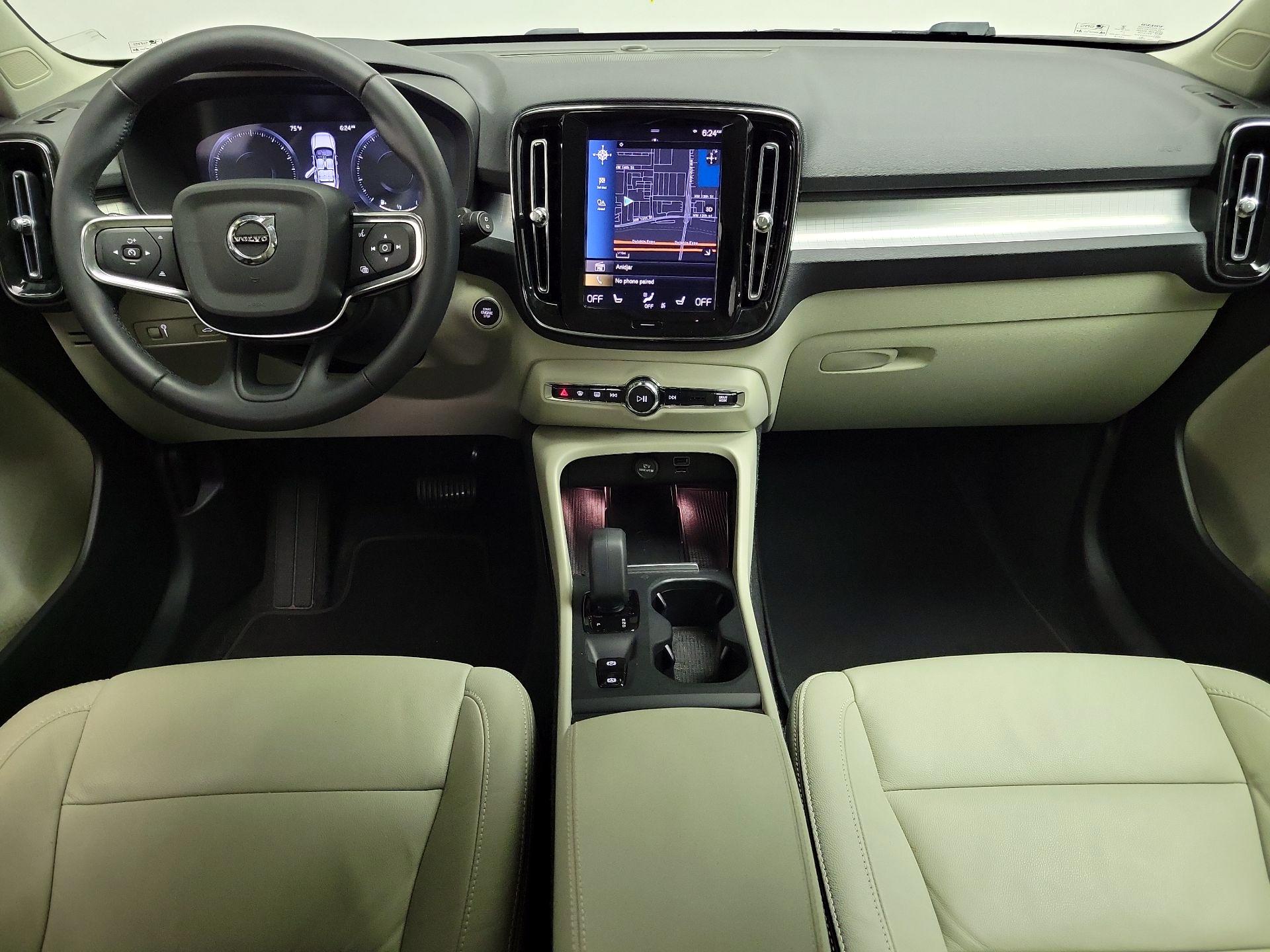 Thumbnail: 2022 Volvo XC40 - 9