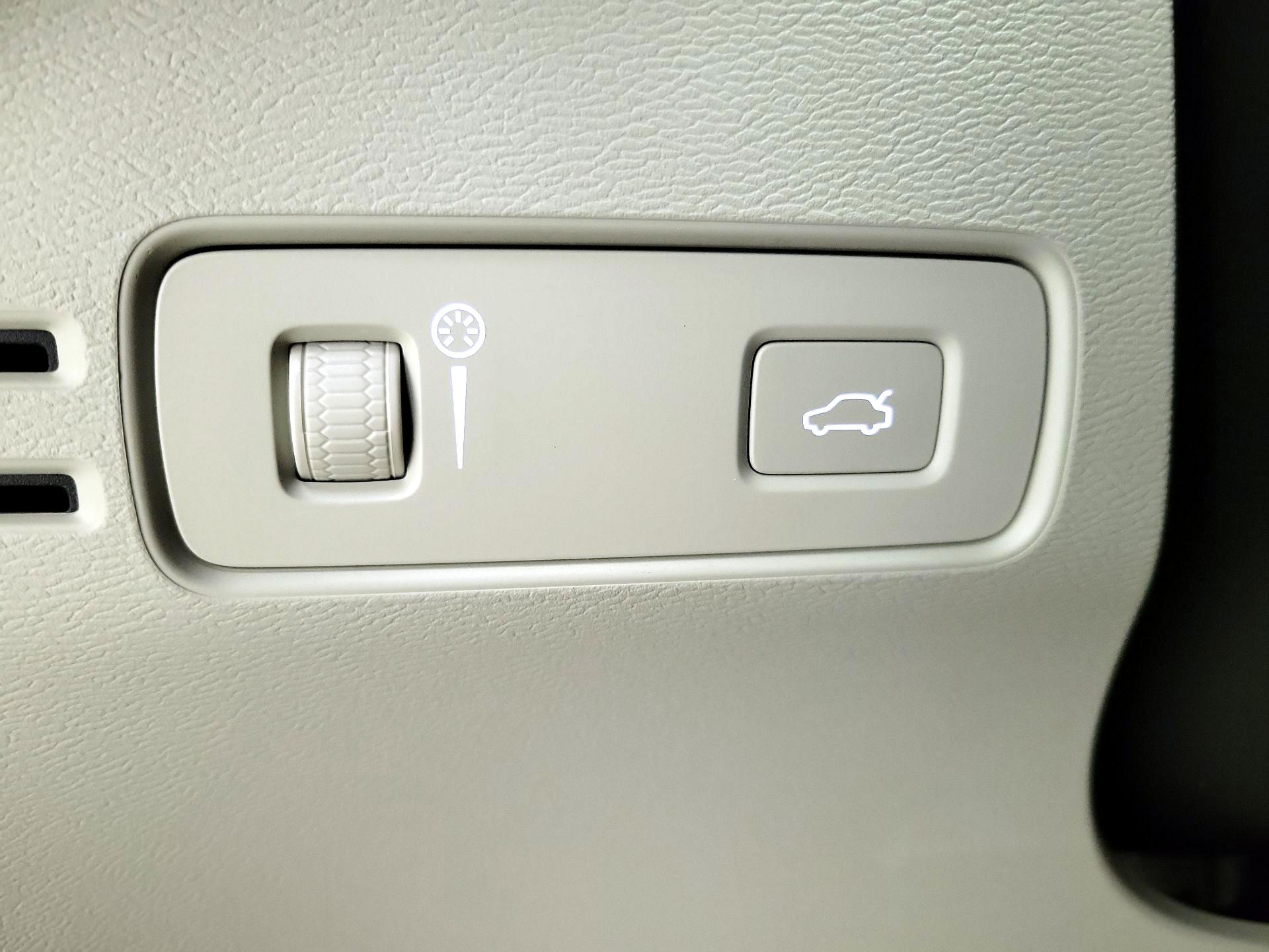 Thumbnail: 2022 Volvo XC40 - 13