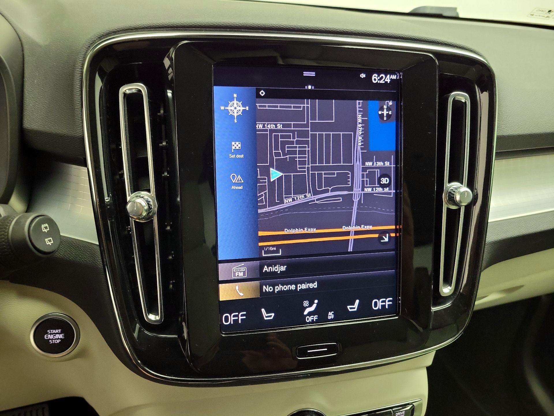 Thumbnail: 2022 Volvo XC40 - 14