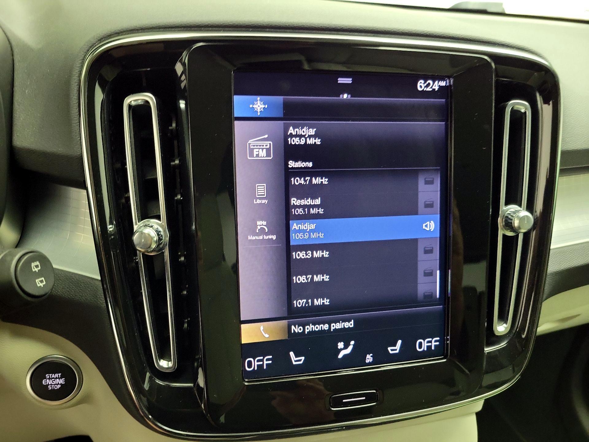 Thumbnail: 2022 Volvo XC40 - 16