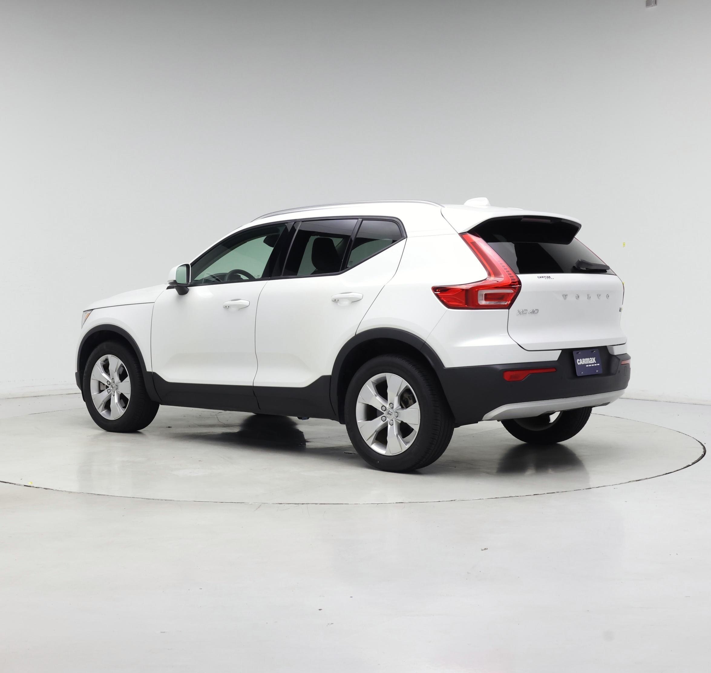 Thumbnail: 2022 Volvo XC40 - 2