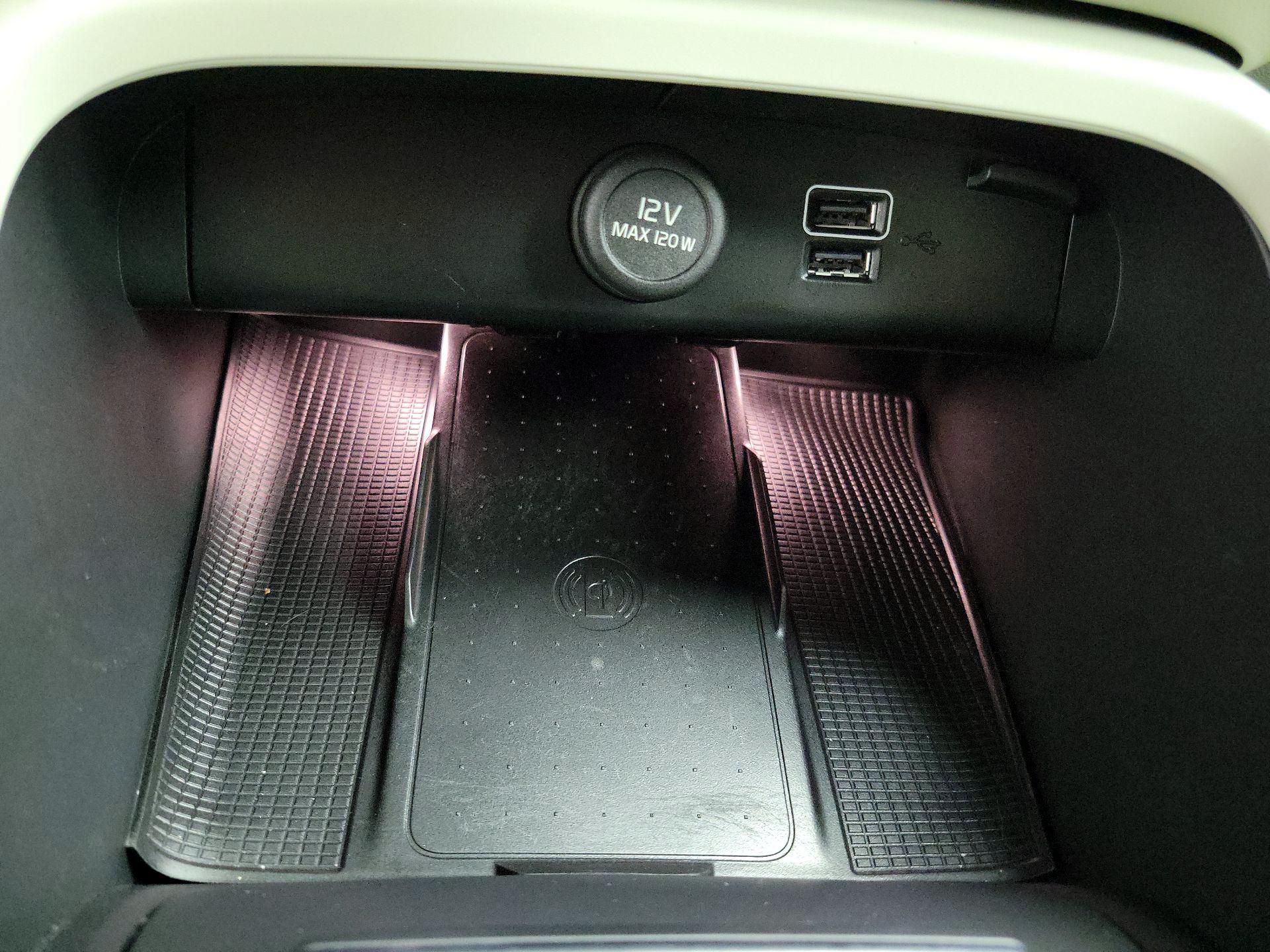 Thumbnail: 2022 Volvo XC40 - 19