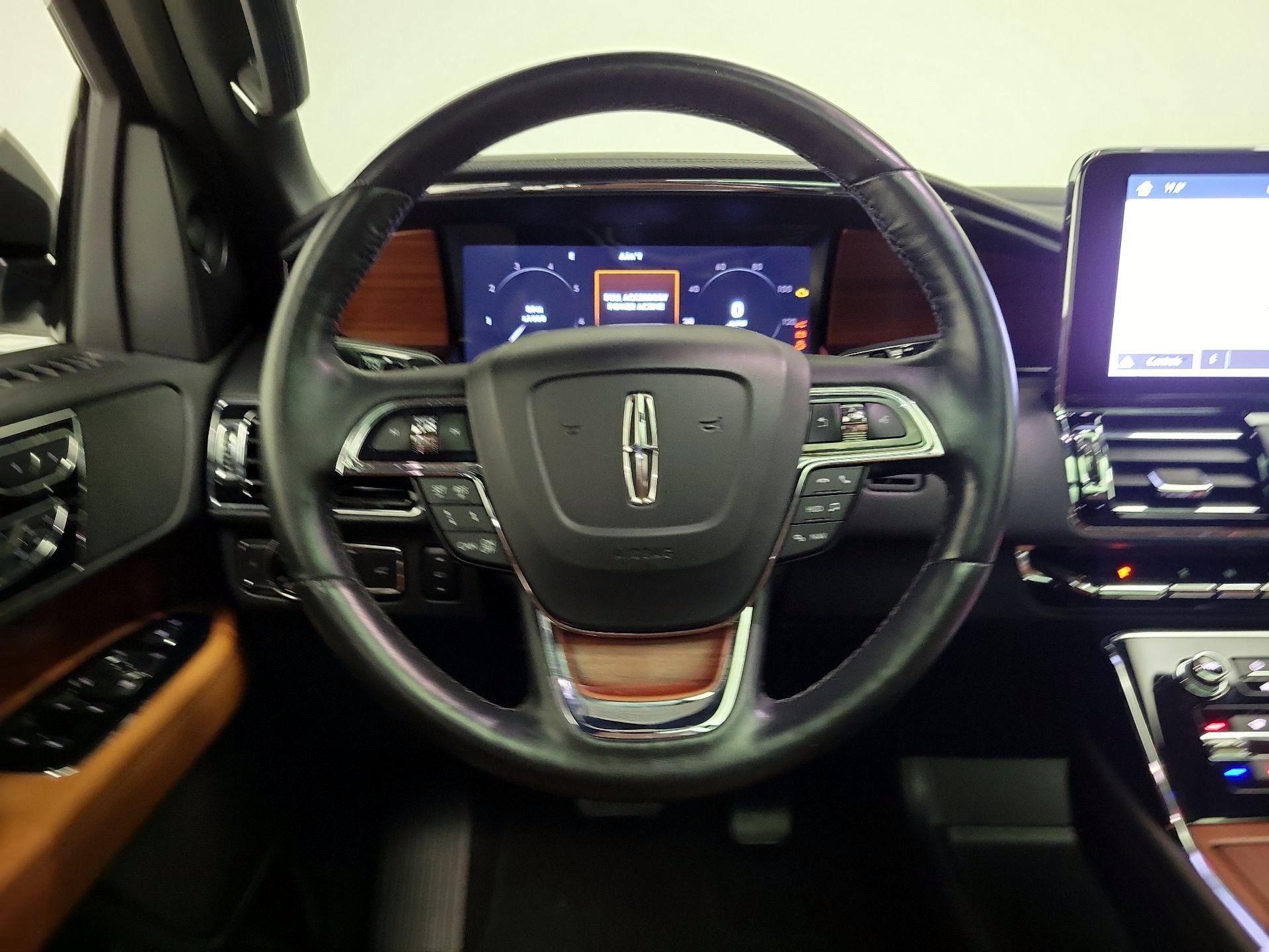 Thumbnail: 2019 Lincoln Navigator - 10