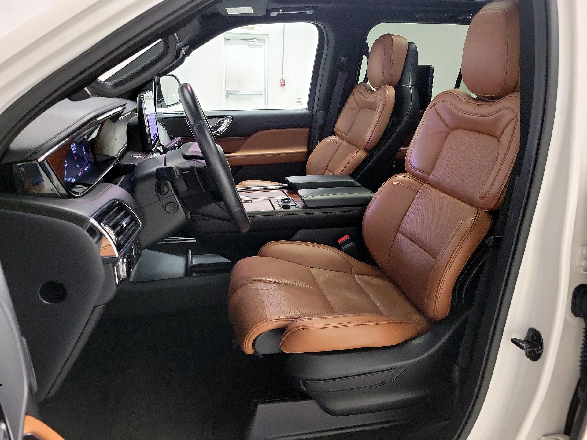 Thumbnail: 2019 Lincoln Navigator - 11