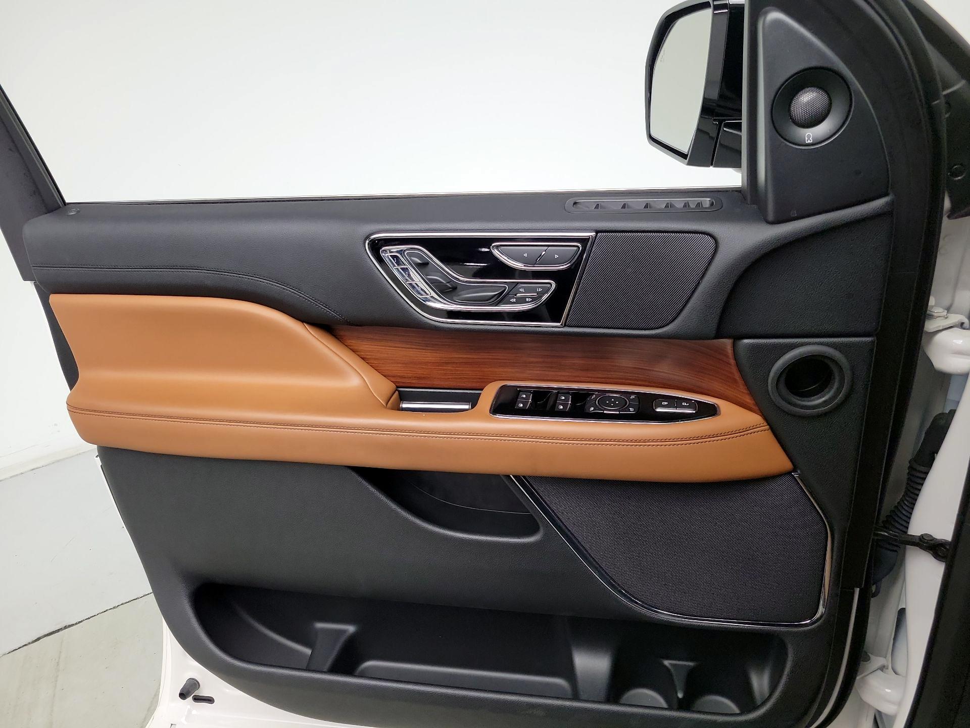 Thumbnail: 2019 Lincoln Navigator - 12