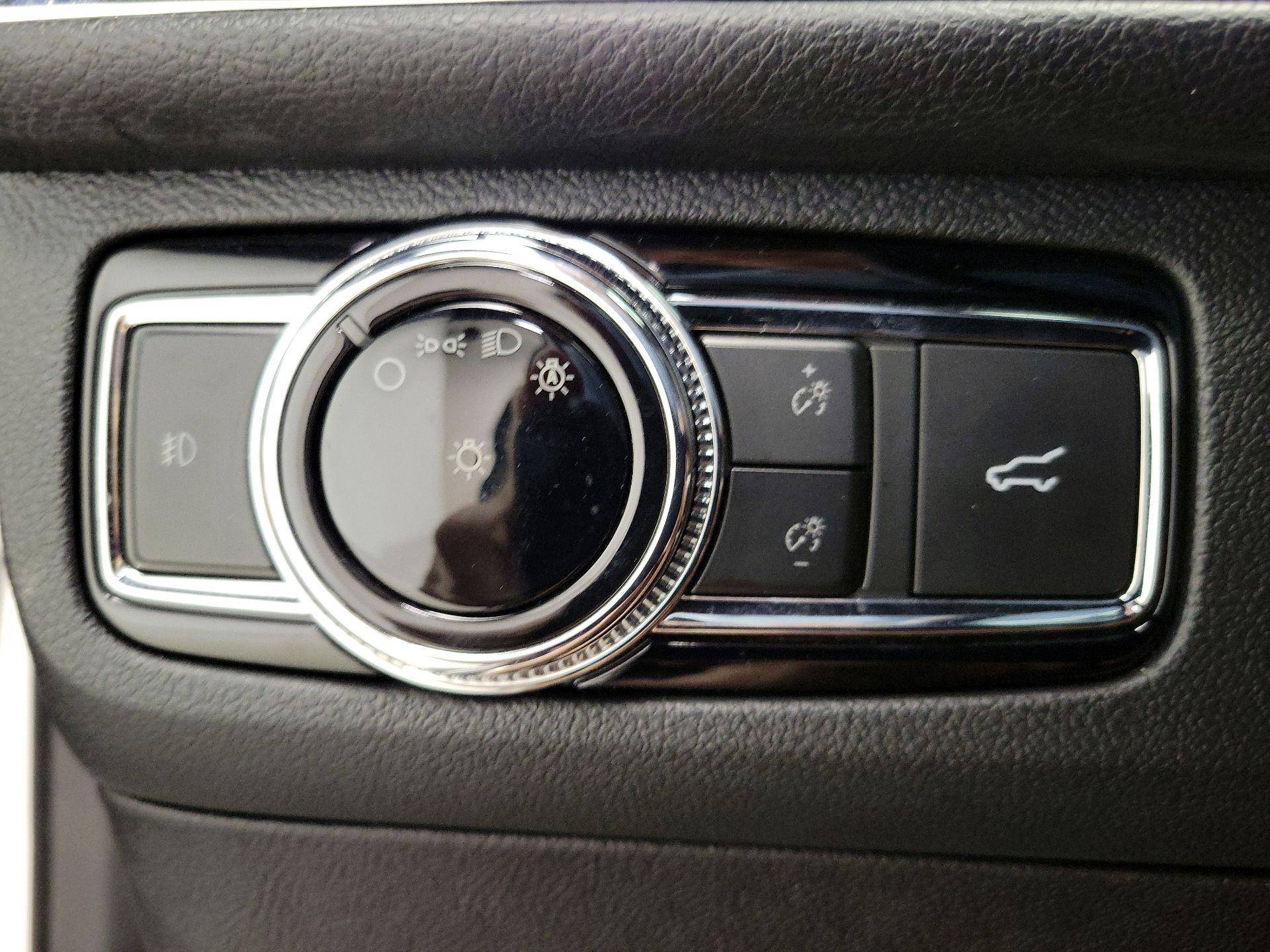 Thumbnail: 2019 Lincoln Navigator - 13