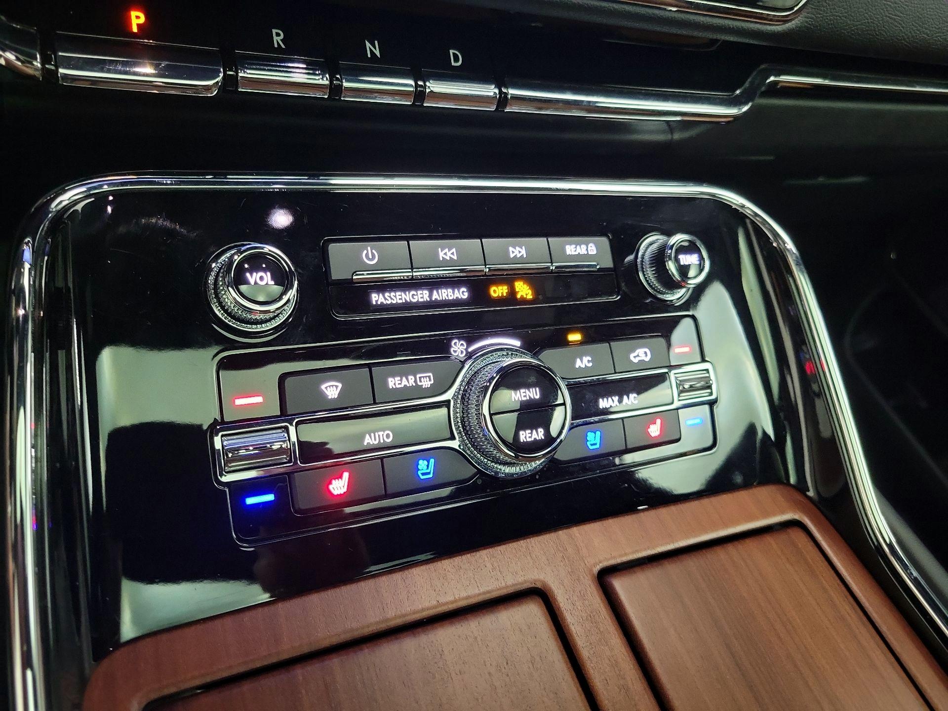 Thumbnail: 2019 Lincoln Navigator - 17